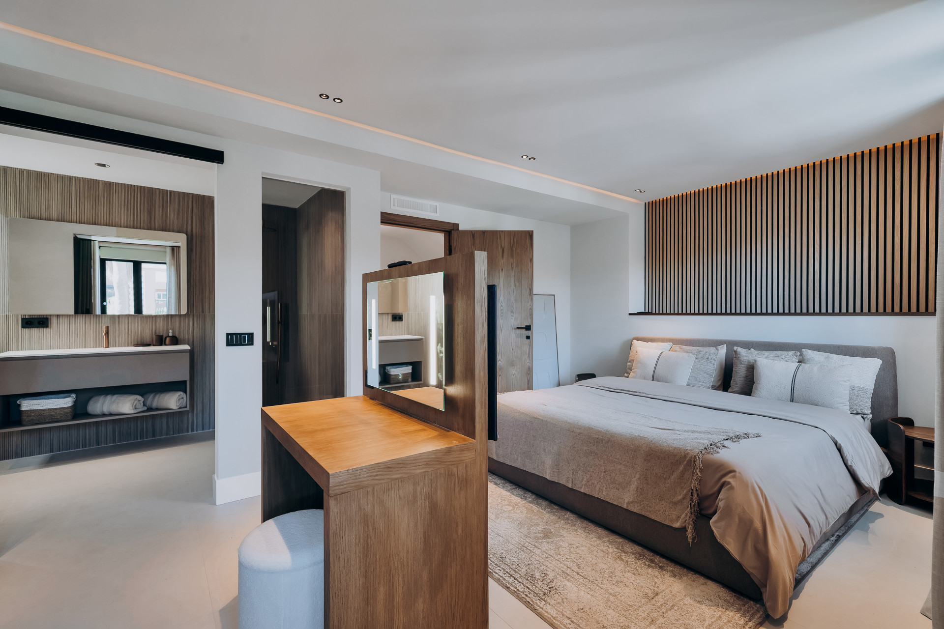 Semi Detached House 4 Bedrooms 4 Bathrooms in Marbella, Costa del Sol