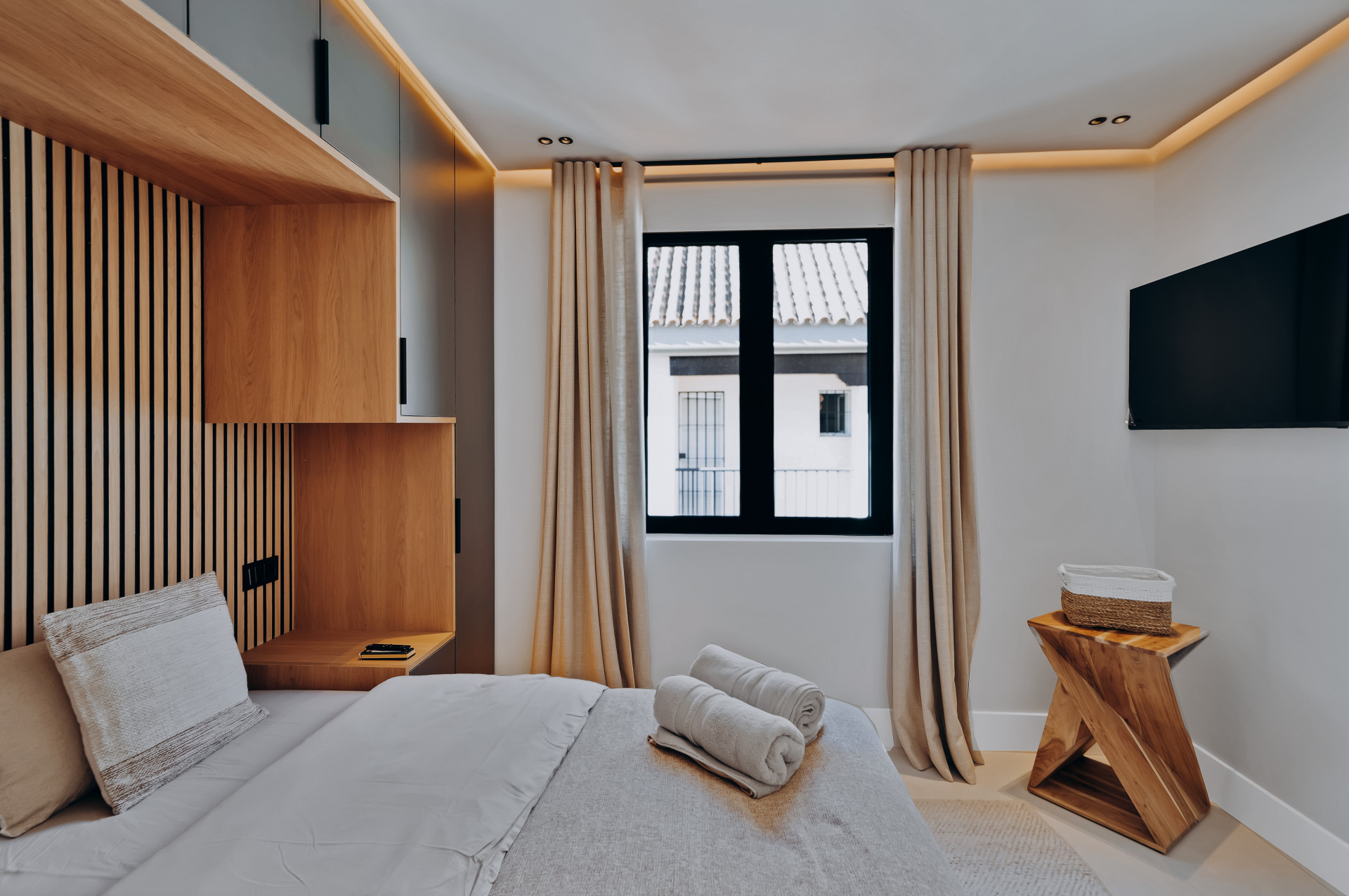 Semi Detached House 4 Bedrooms 4 Bathrooms in Marbella, Costa del Sol