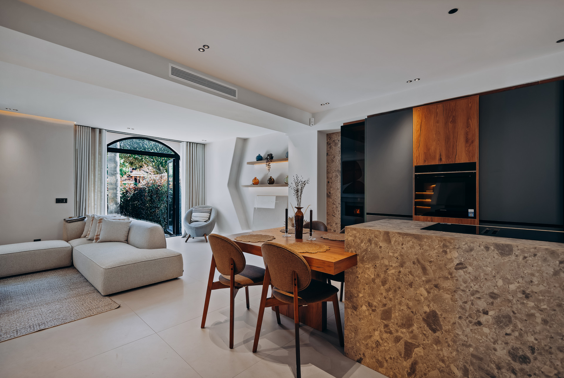 Semi Detached House 4 Bedrooms 4 Bathrooms in Marbella, Costa del Sol