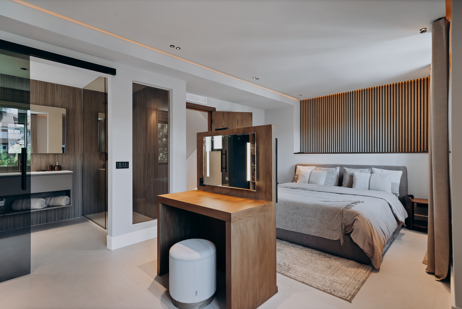 Semi Detached House 4 Bedrooms 4 Bathrooms in Marbella, Costa del Sol