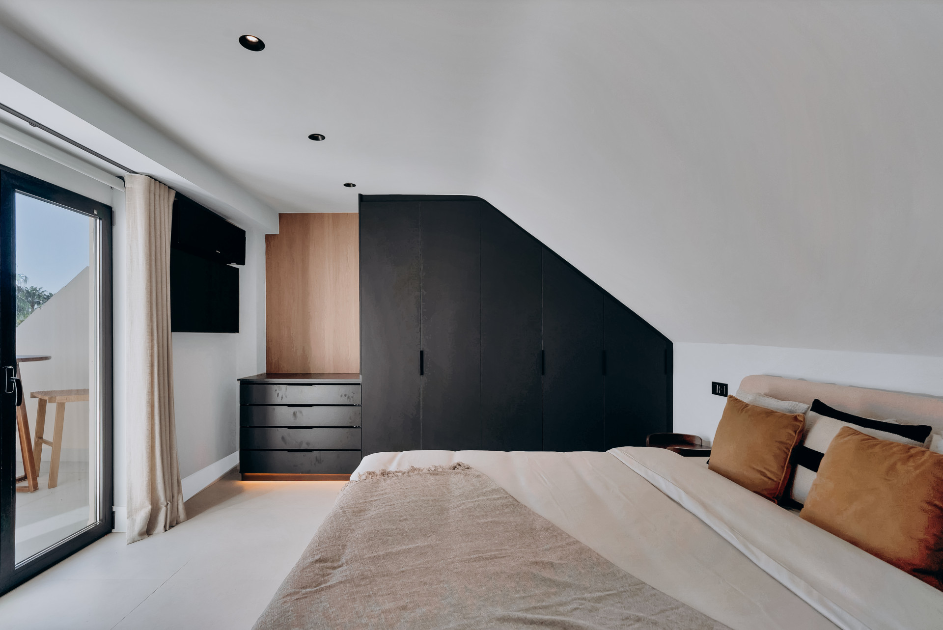 Semi Detached House 4 Bedrooms 4 Bathrooms in Marbella, Costa del Sol