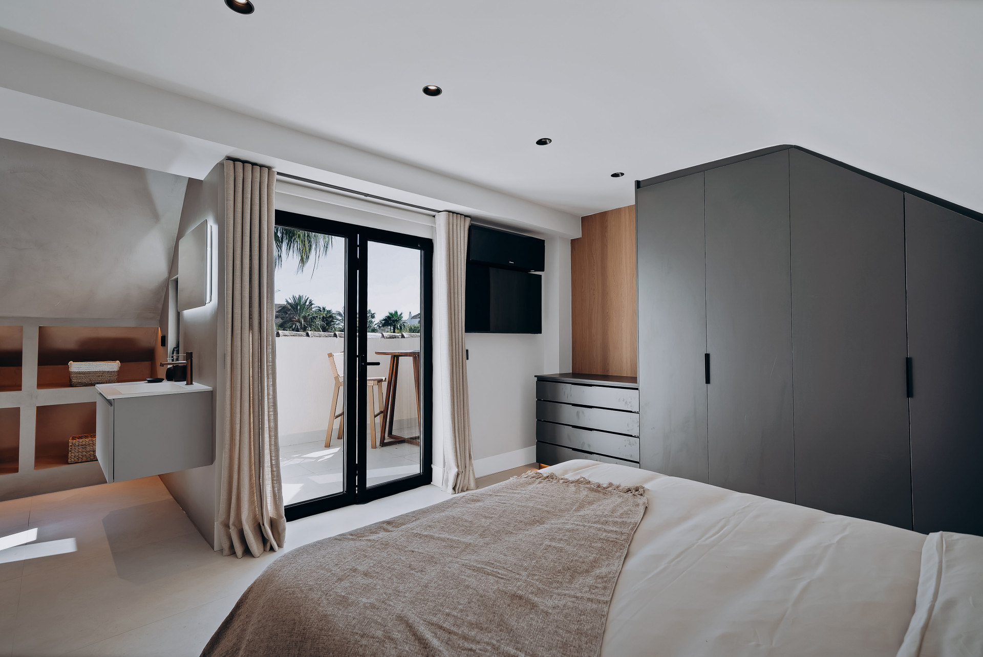 Semi Detached House 4 Bedrooms 4 Bathrooms in Marbella, Costa del Sol