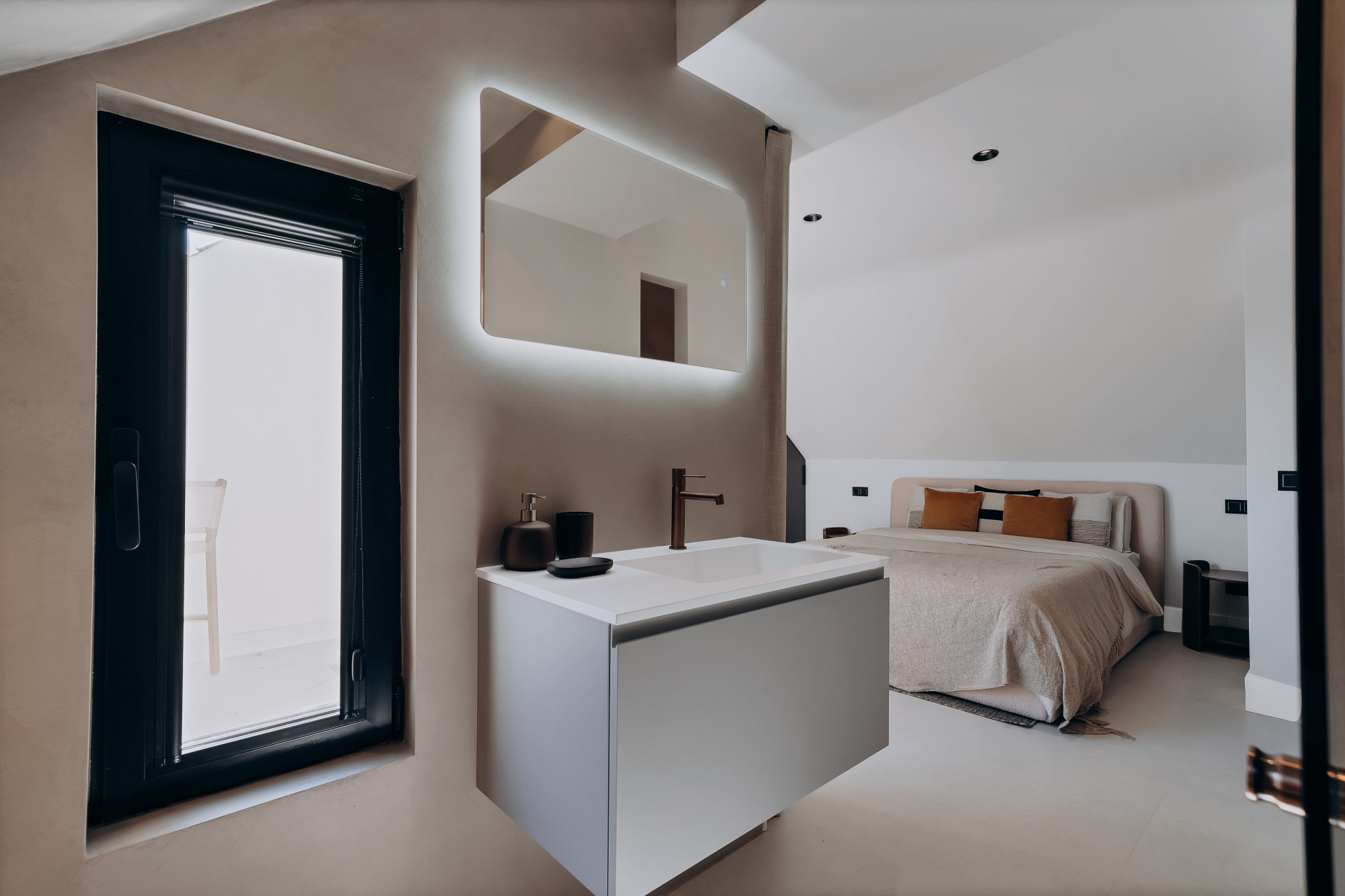 Semi Detached House 4 Bedrooms 4 Bathrooms in Marbella, Costa del Sol