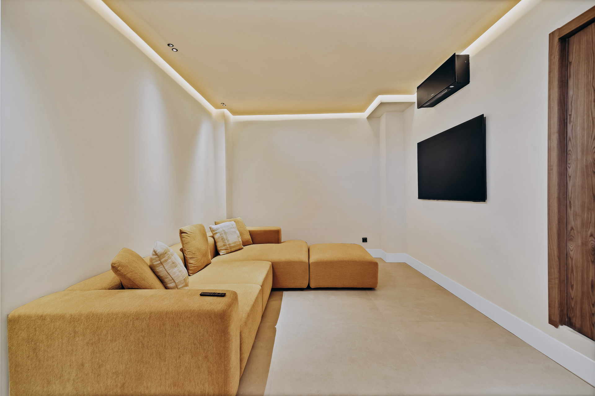 Semi Detached House 4 Bedrooms 4 Bathrooms in Marbella, Costa del Sol