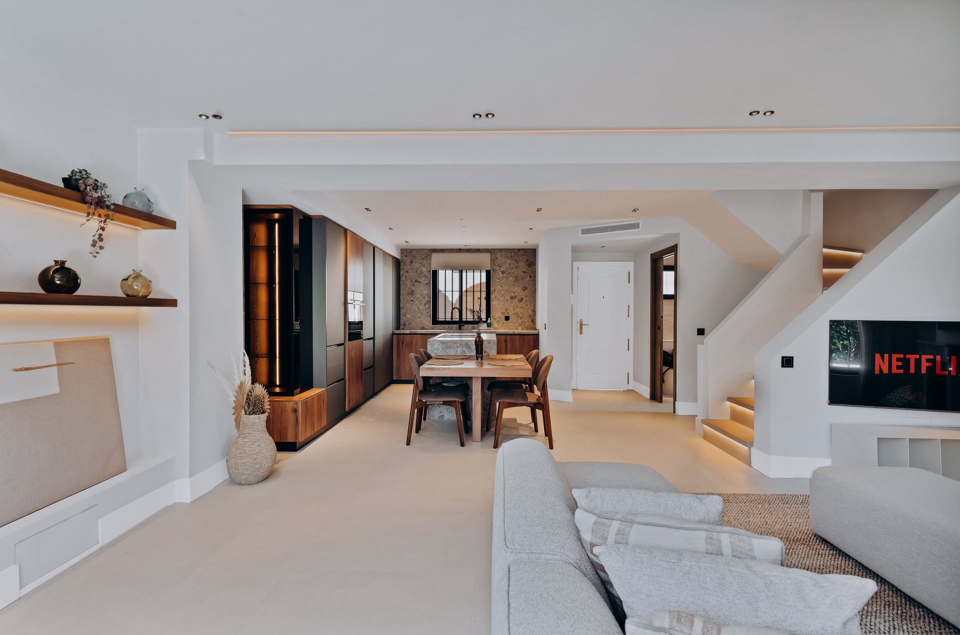 Semi Detached House 4 Bedrooms 4 Bathrooms in Marbella, Costa del Sol