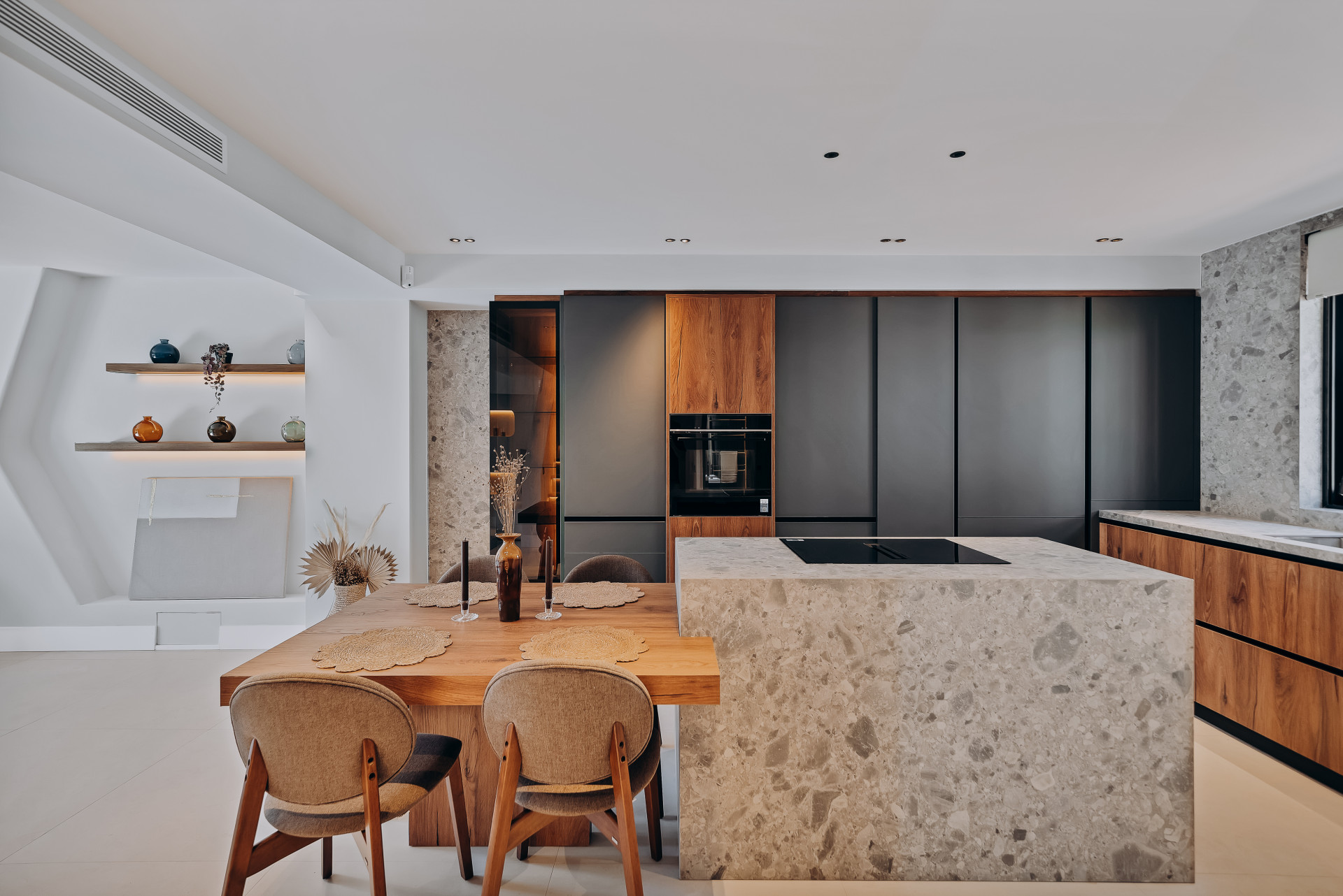 Semi Detached House 4 Bedrooms 4 Bathrooms in Marbella, Costa del Sol