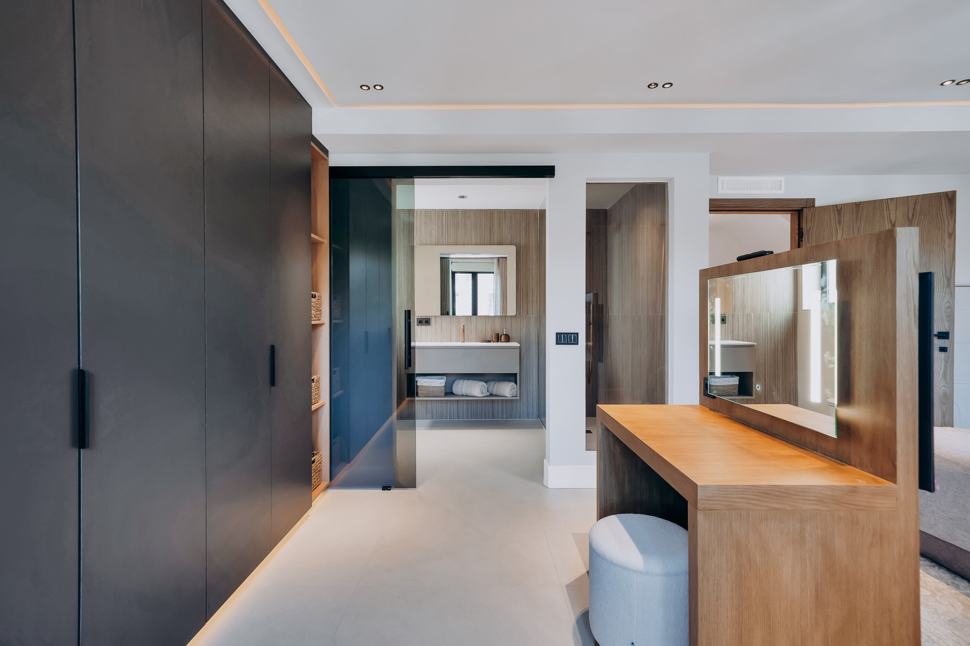 Semi Detached House 4 Bedrooms 4 Bathrooms in Marbella, Costa del Sol