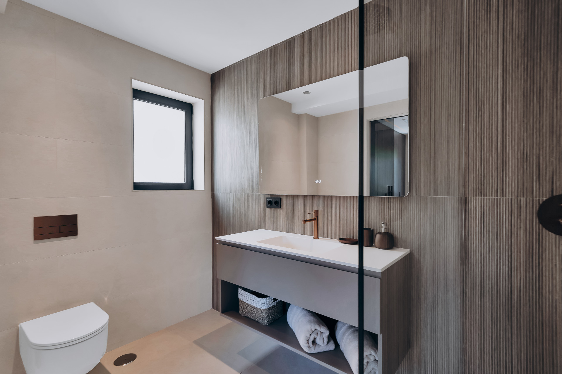 Semi Detached House 4 Bedrooms 4 Bathrooms in Marbella, Costa del Sol