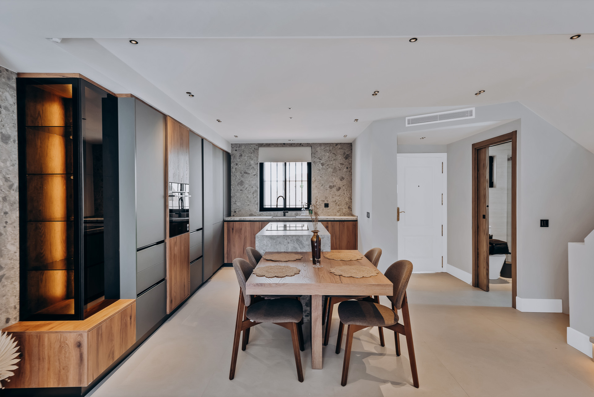 Semi Detached House 4 Bedrooms 4 Bathrooms in Marbella, Costa del Sol