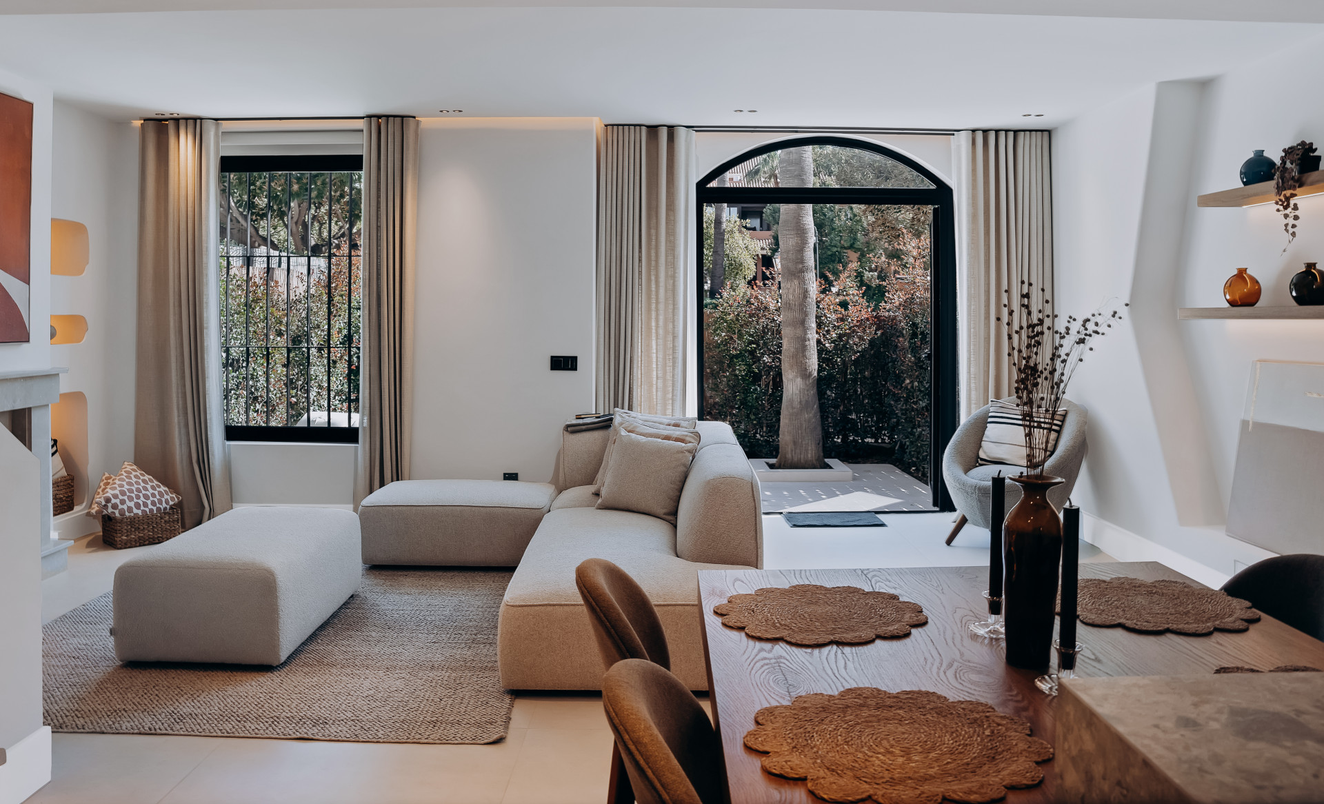 Semi Detached House 4 Bedrooms 4 Bathrooms in Marbella, Costa del Sol