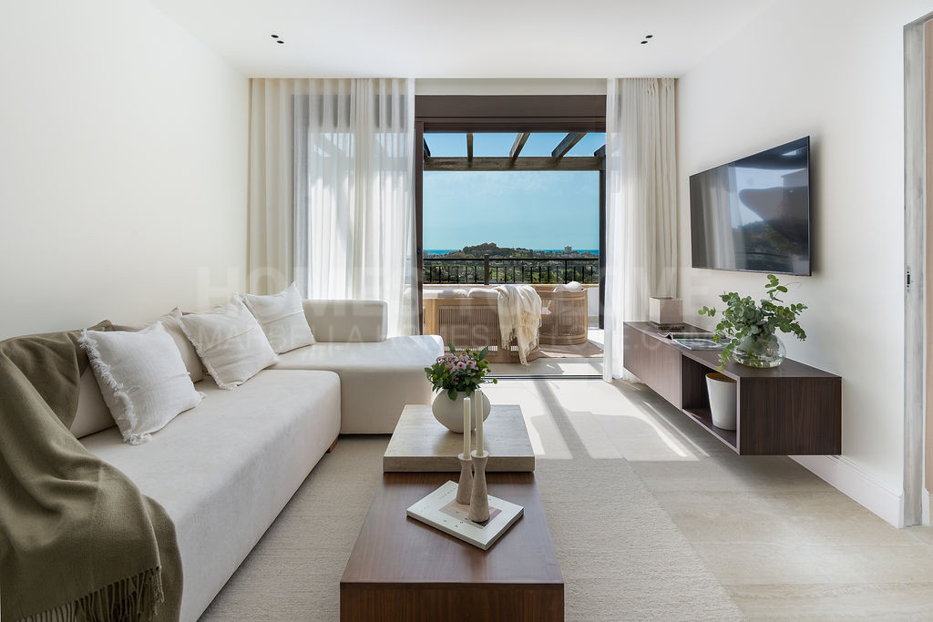 Beautifully renovated three-bedroom penthouse