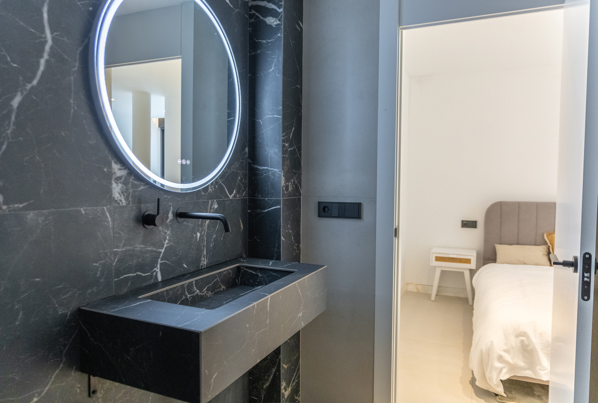 Penthouse in El Paraiso — frame 17