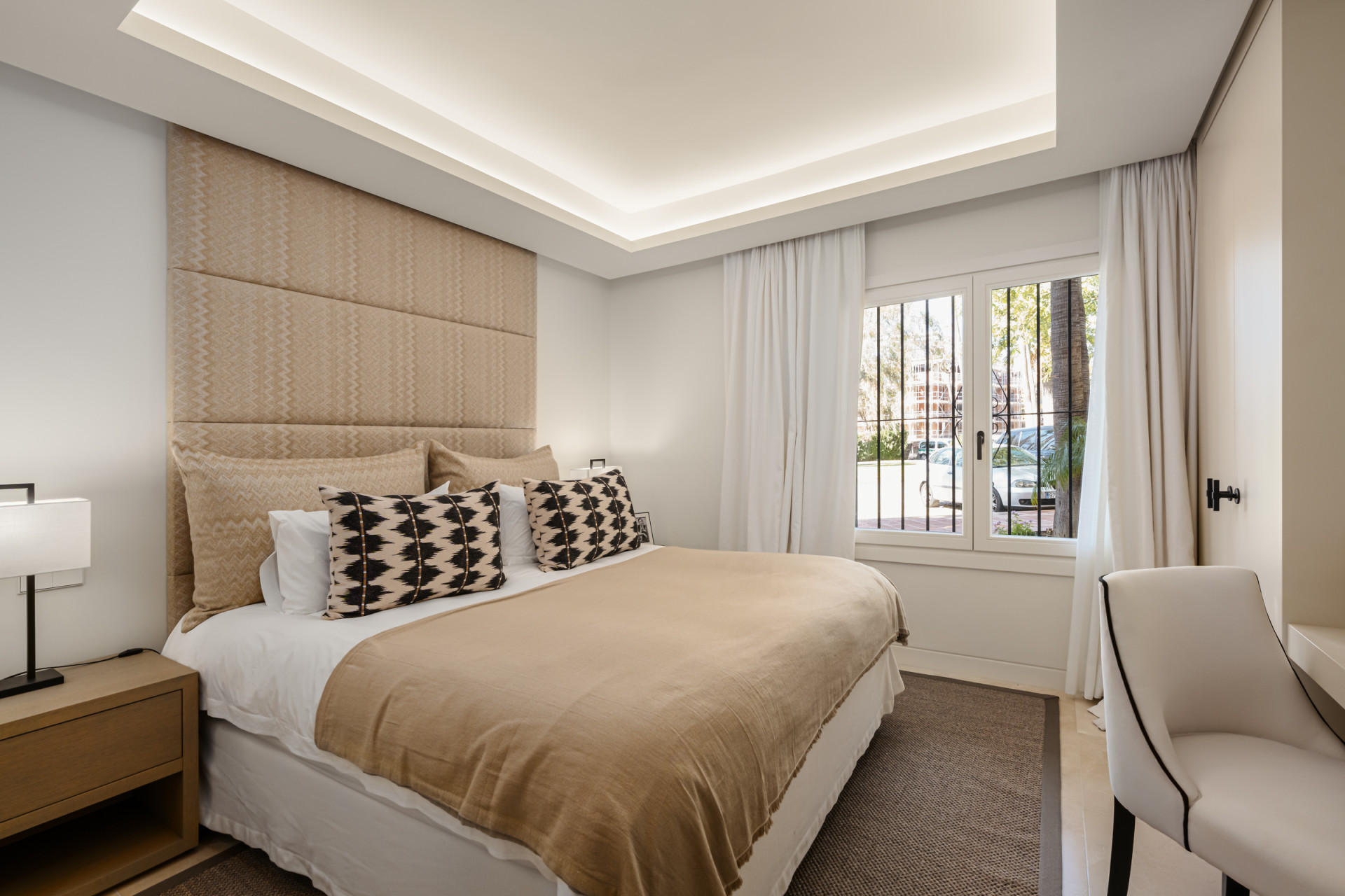 Apartment in Puente Romano — frame 18