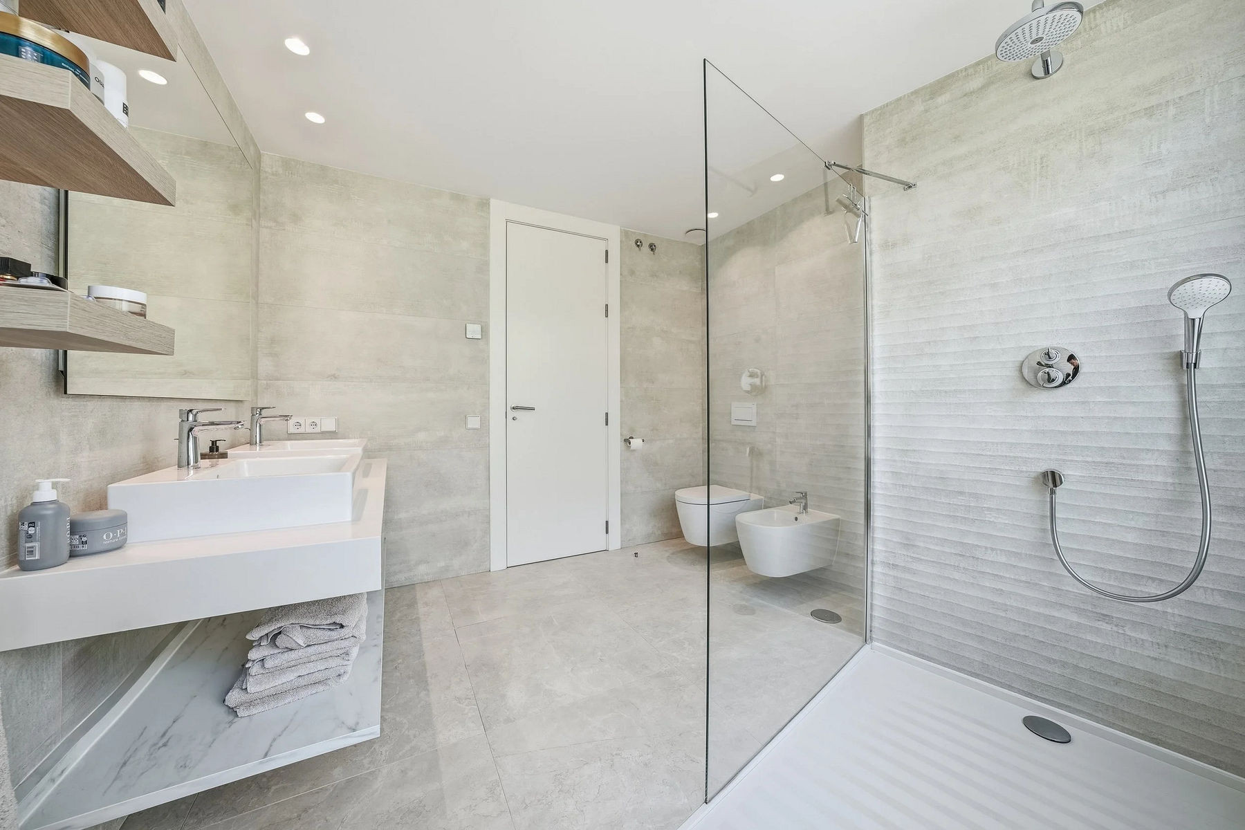  Image of Ground Floor Apartment - 4 Bedrooms - 3 Bathrooms for sale in Malaga-Marbella-Spain, Image 27