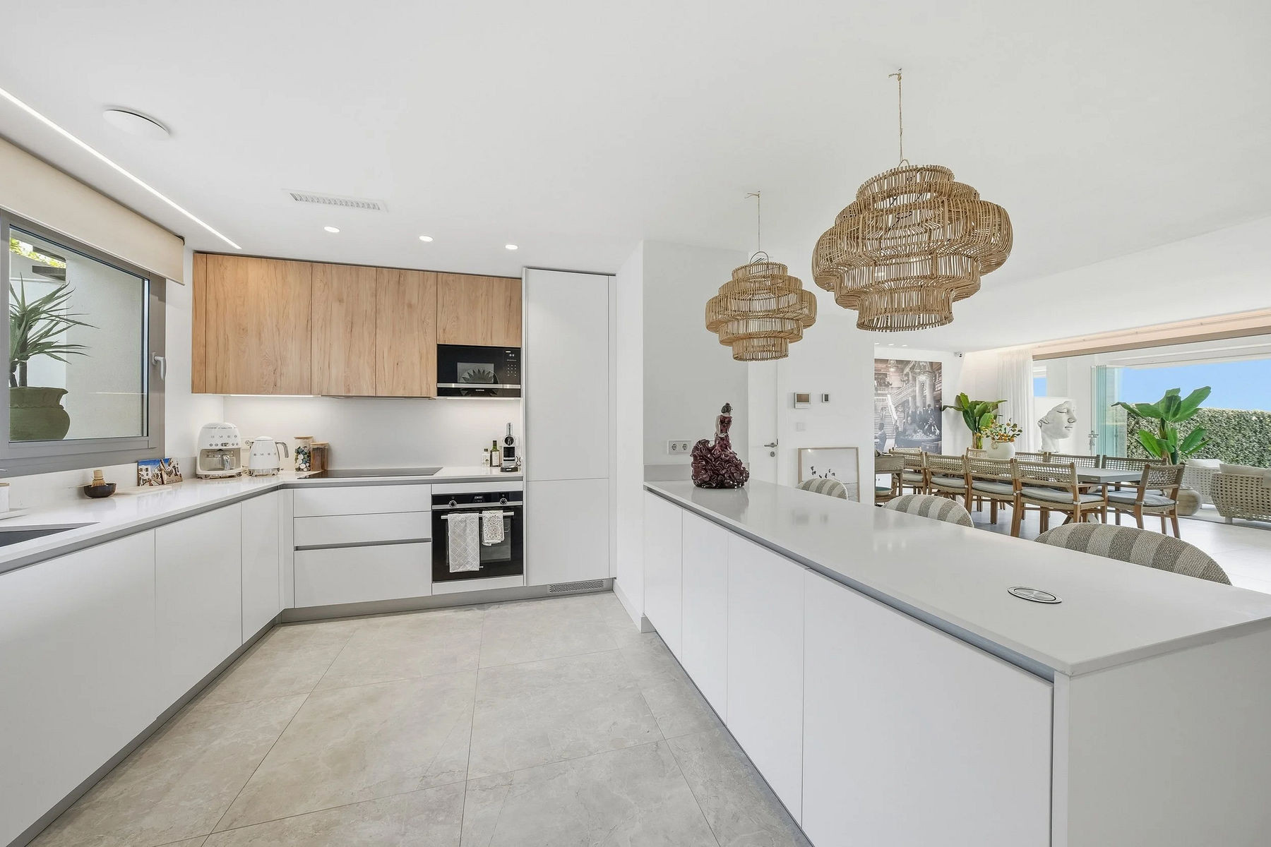  Image of Ground Floor Apartment - 4 Bedrooms - 3 Bathrooms for sale in Malaga-Marbella-Spain, Image 16