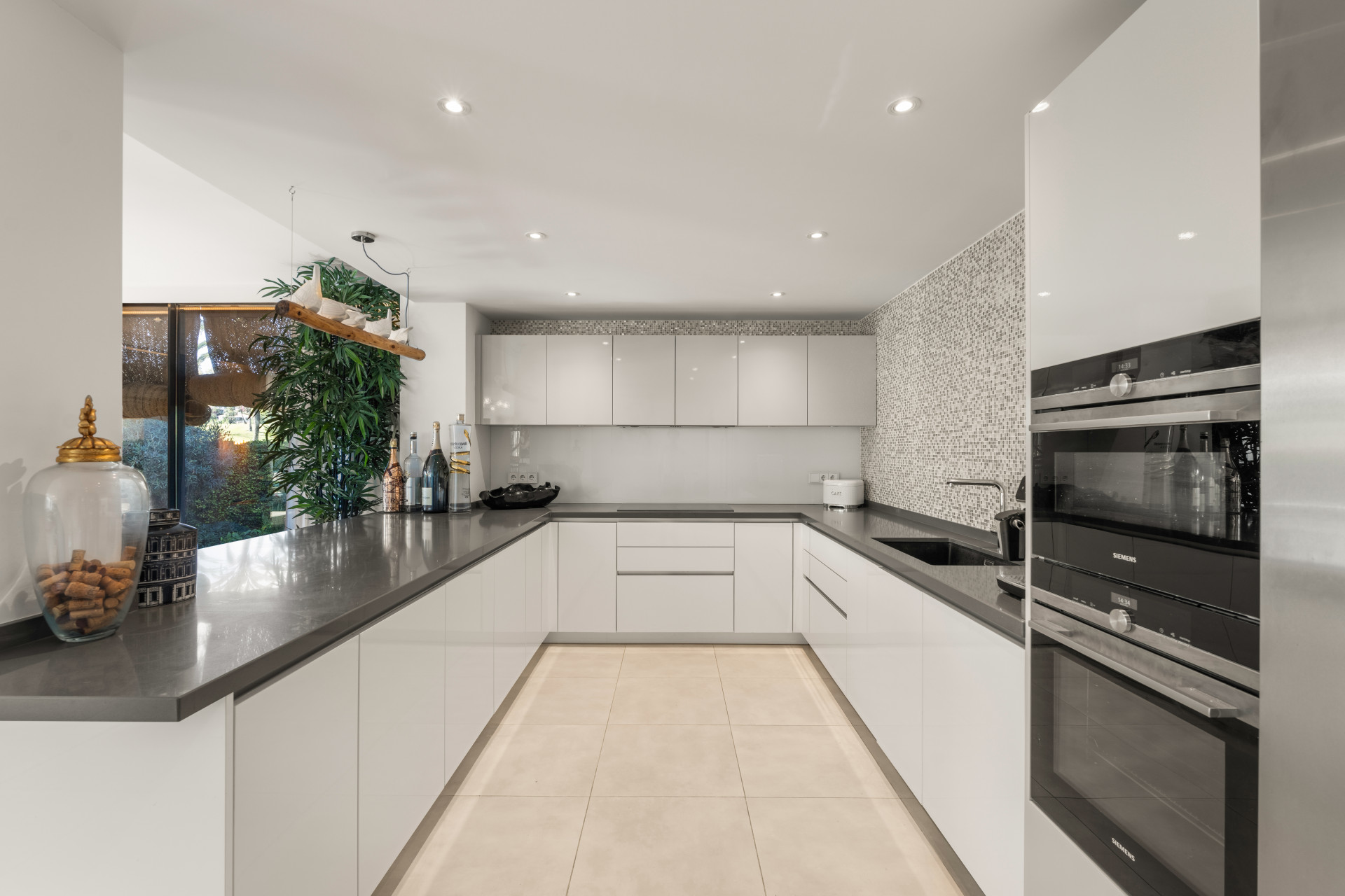  Image of Villa - 6 Bedrooms - 7 Bathrooms for sale in Malaga-Marbella-Spain, Image 6