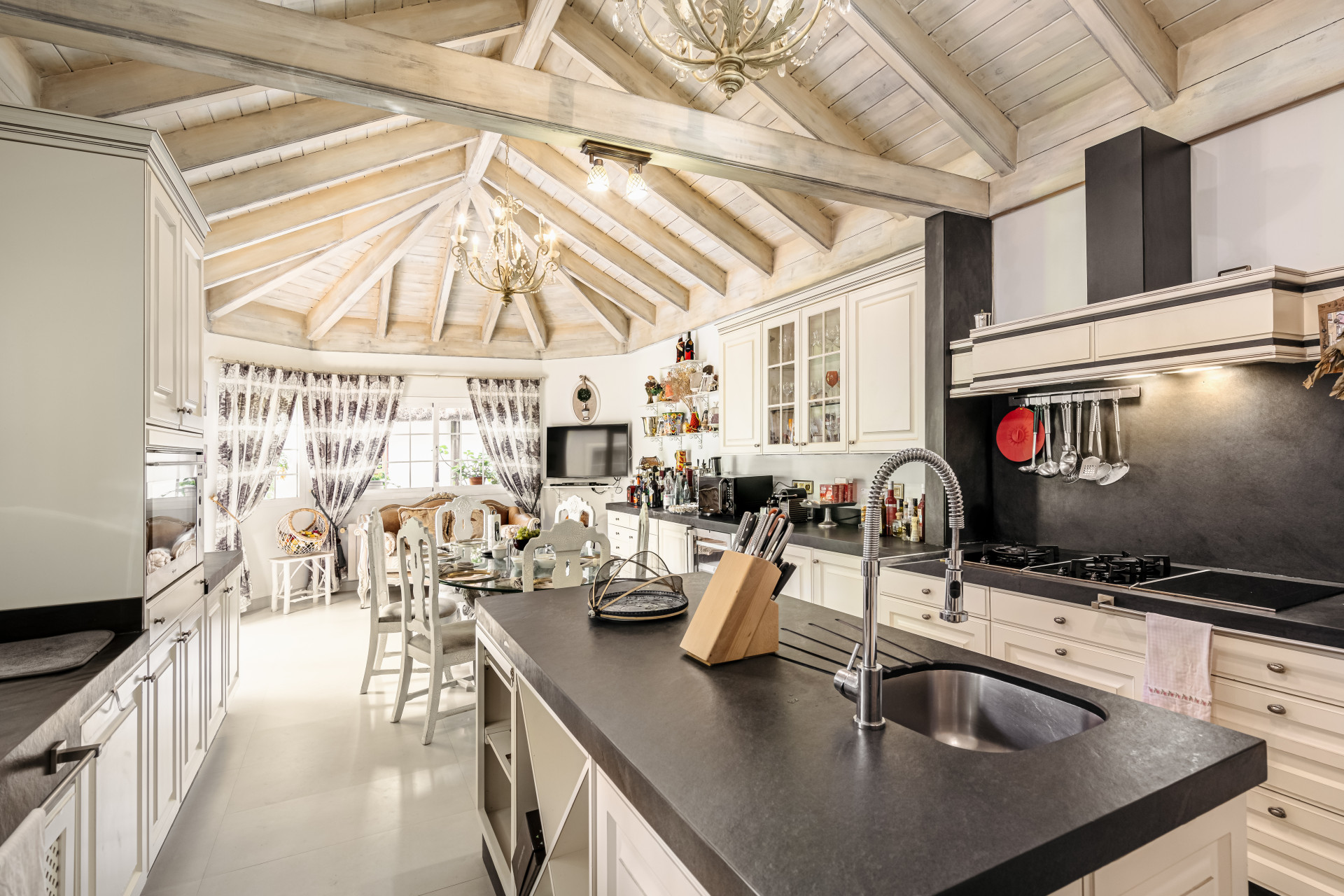 Image of Villa - 5 Bedrooms - 6 Bathrooms for Sale in Malaga-Marbella-Spain, Image 2