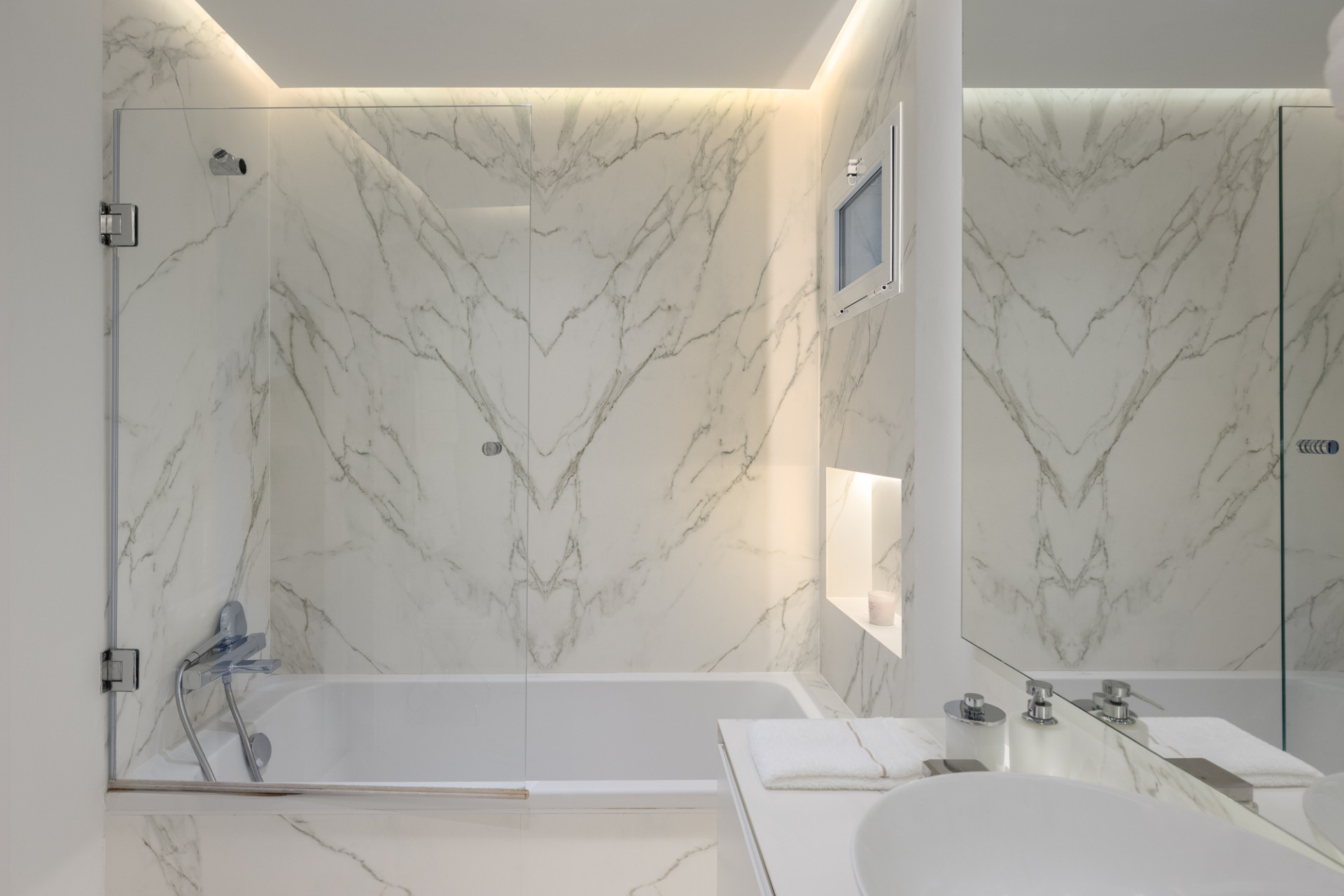  Image of Ground Floor Apartment - 3 Bedrooms - 3 Bathrooms for sale in Malaga-Marbella-Spain, Image 13