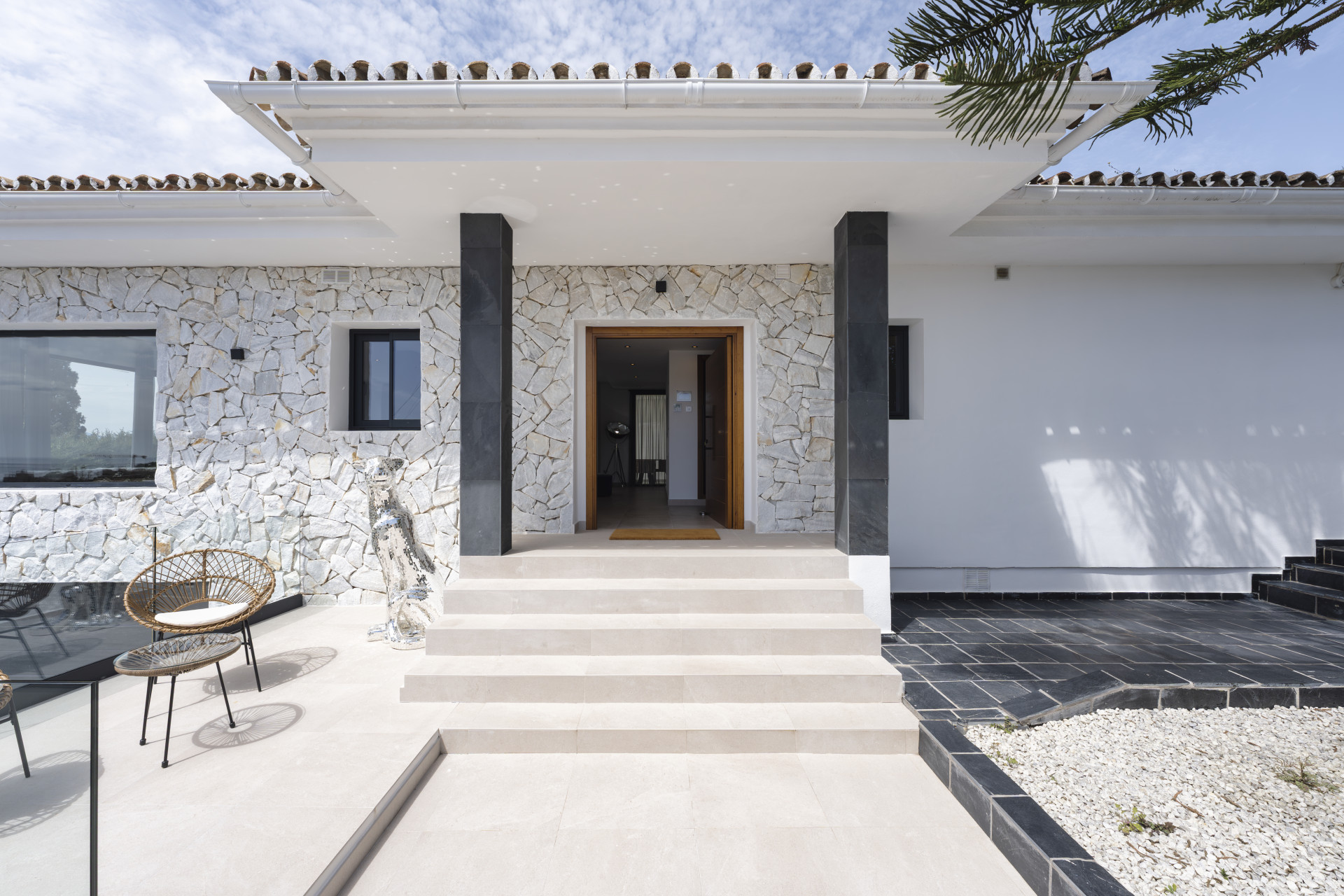 Image of Villa - 4 Bedrooms - 3 Bathrooms for Sale in Malaga-Marbella-Spain, Image 2