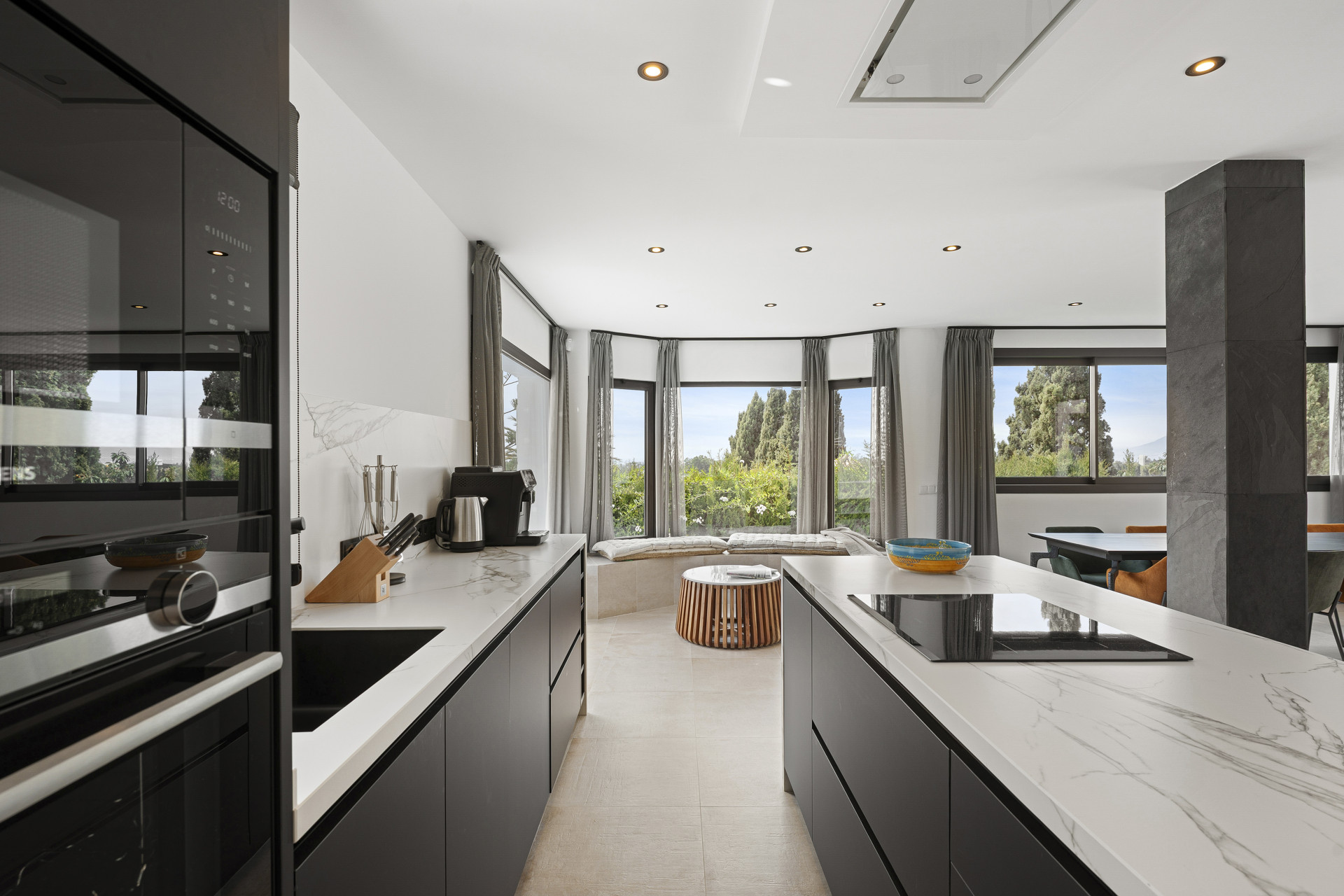 Image of Villa - 4 Bedrooms - 3 Bathrooms for Sale in Malaga-Marbella-Spain, Image 4