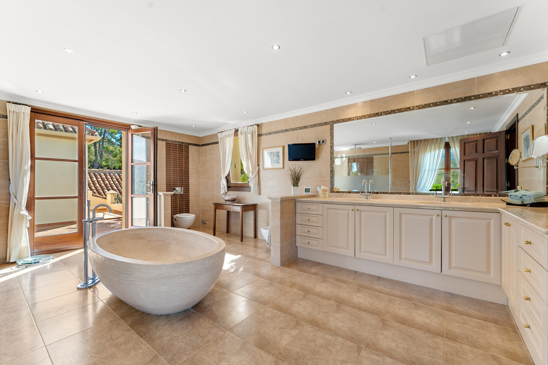  Image of Villa - 5 Bedrooms - 5 Bathrooms for sale in Malaga-Estepona-Spain, Image 8