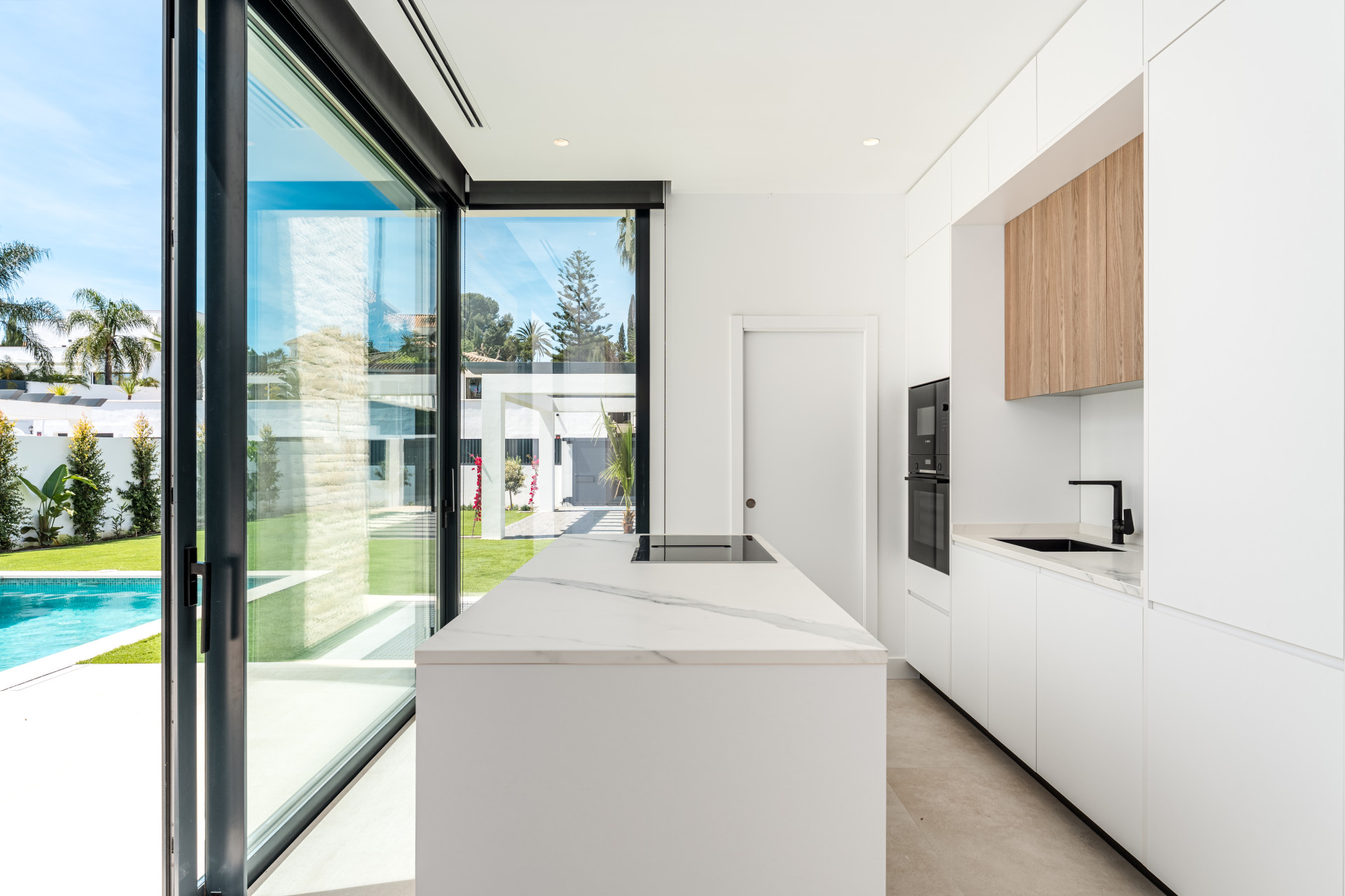 Image of Villa - 5 Bedrooms - 5 Bathrooms for Sale in Malaga-Estepona-Spain, Image 5
