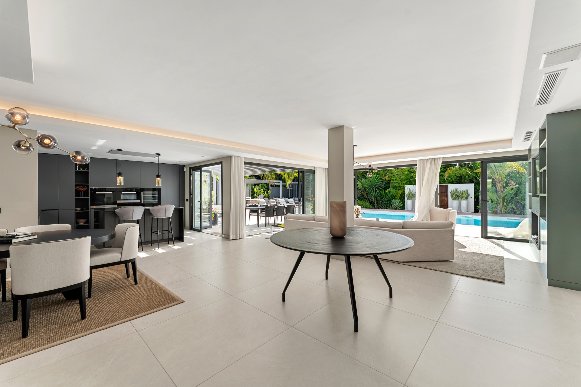  Image of Villa - 4 Bedrooms - 4 Bathrooms for sale in Malaga-Marbella-Spain, Image 14
