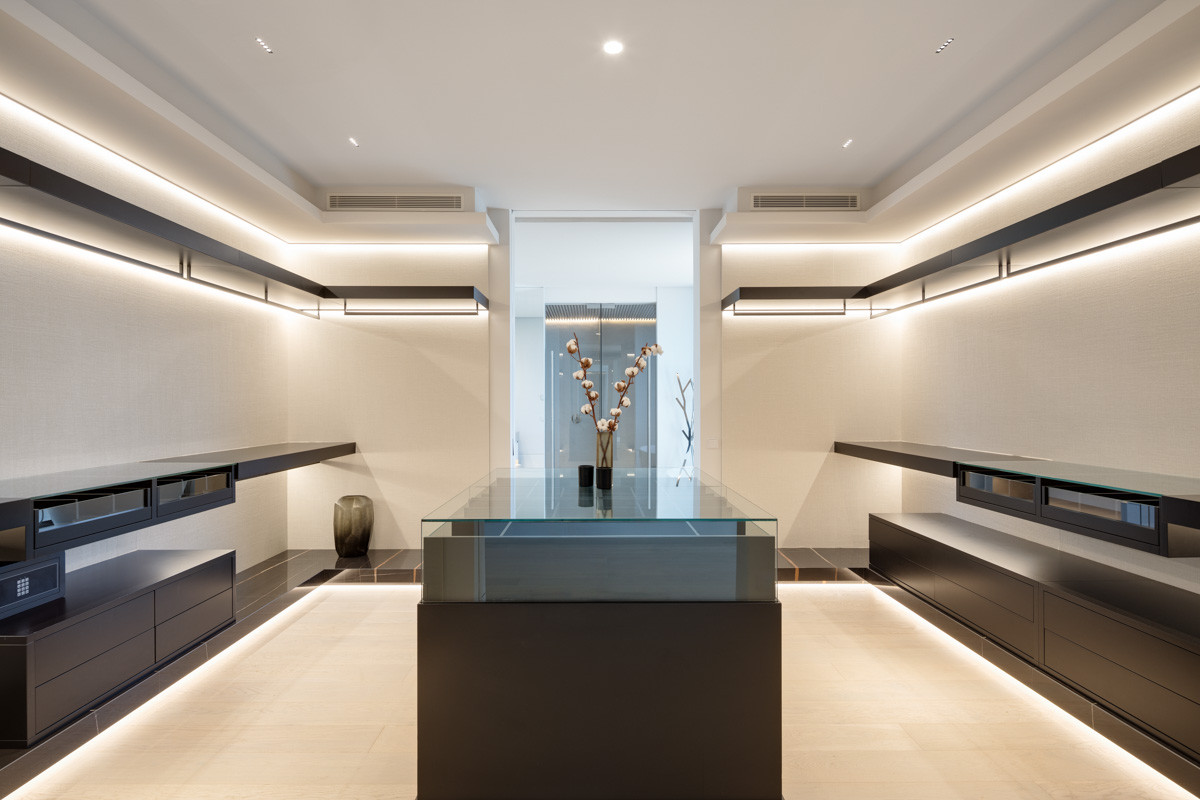  Image of Villa - 6 Bedrooms - 6 Bathrooms for sale in Malaga-Benahavis-Spain, Image 12