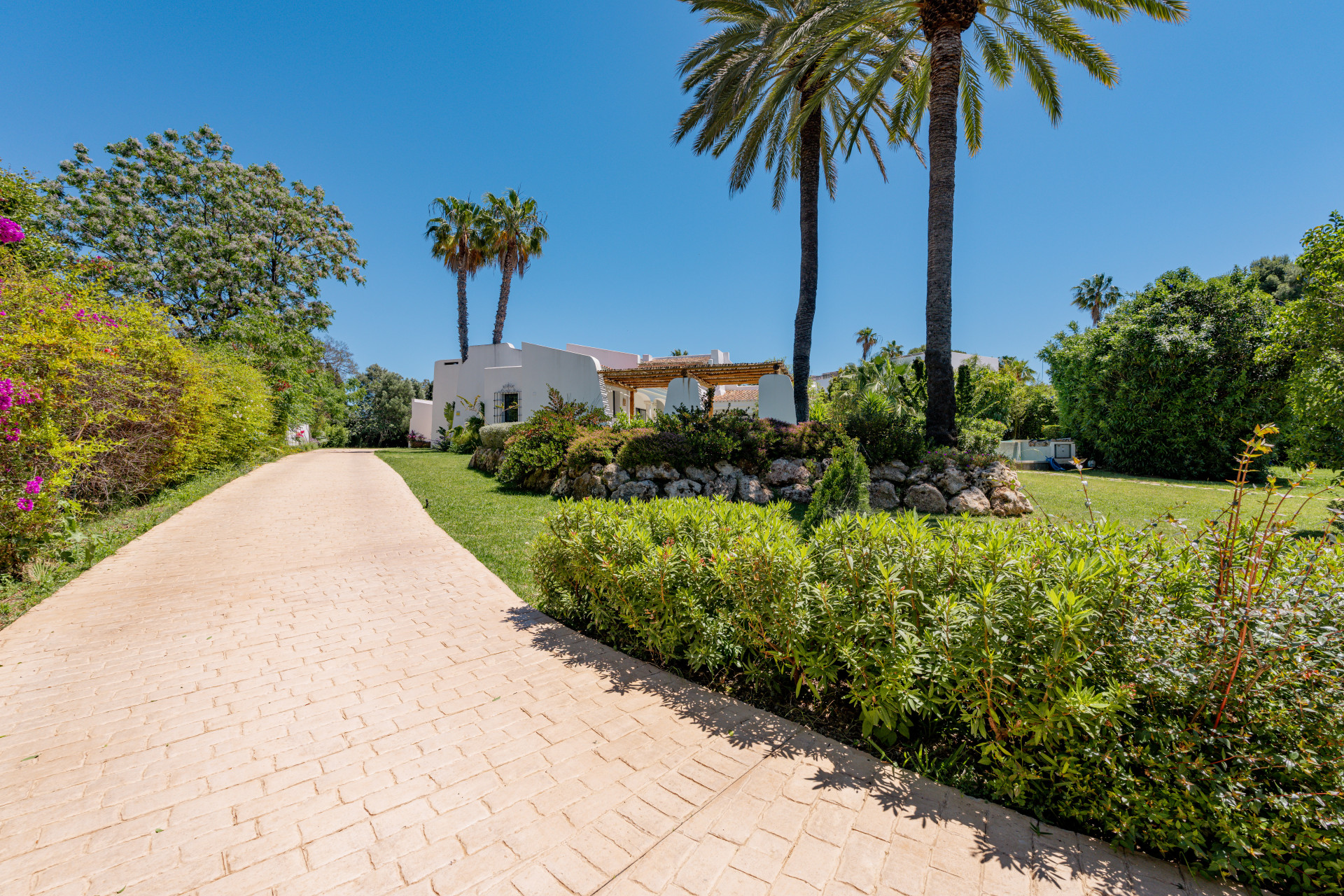  Image of Villa - 7 Bedrooms - 7 Bathrooms for sale in Malaga-San Pedro de Alcantara-Spain, Image 12