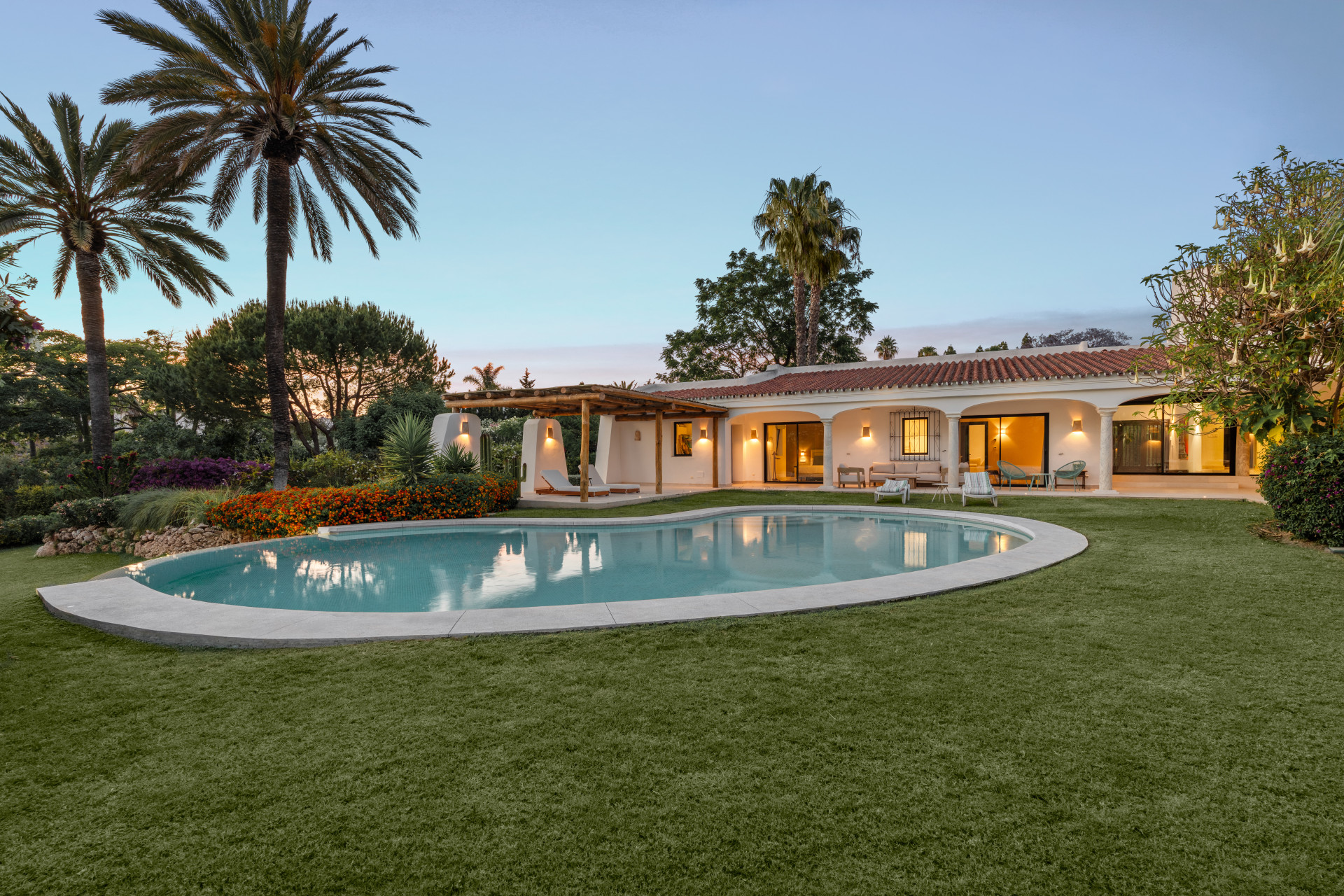 Image of Villa - 7 Bedrooms - 7 Bathrooms for Sale in Malaga-San Pedro de Alcantara-Spain, Image 1