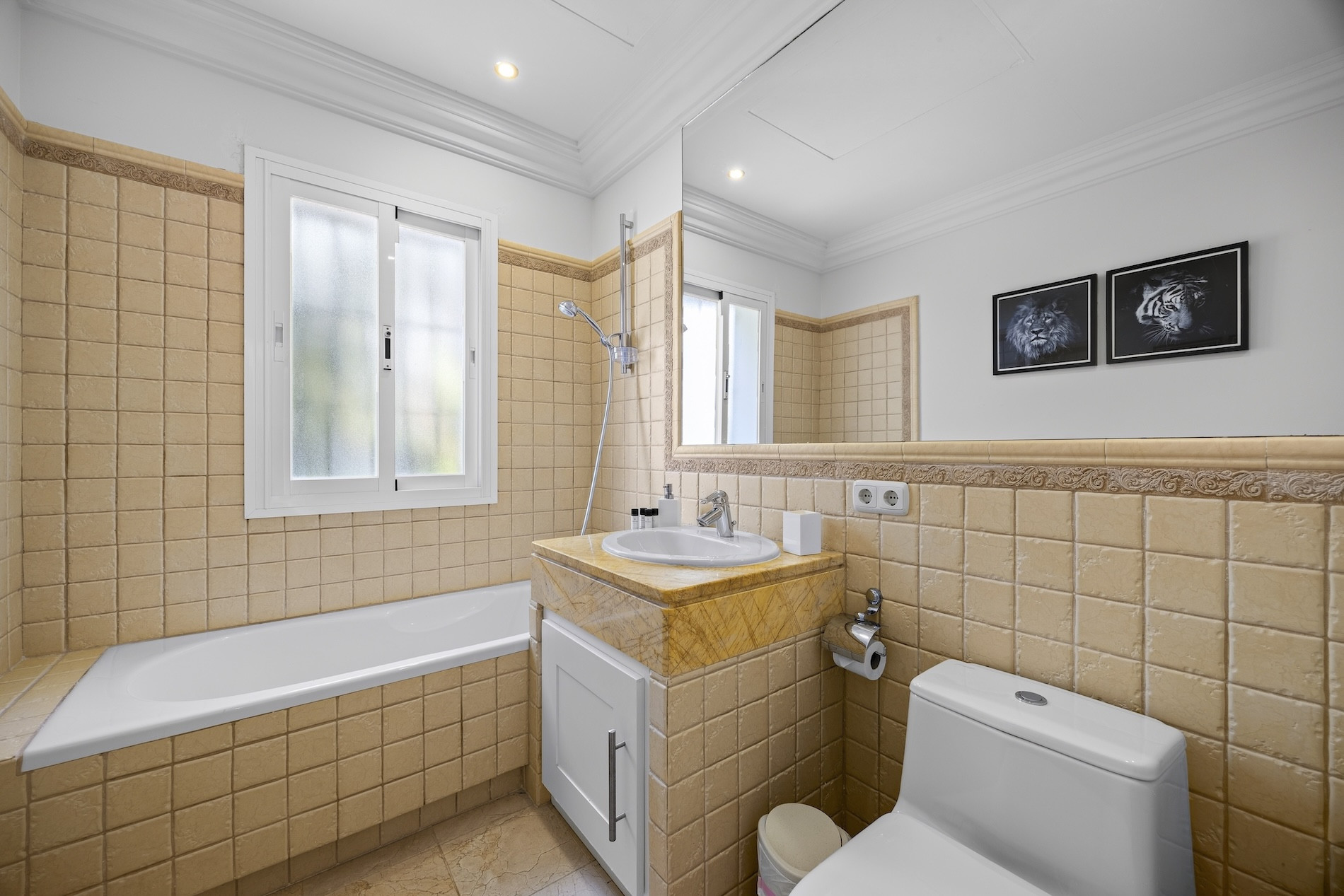  Image of Villa - 8 Bedrooms - 6 Bathrooms for sale in Malaga-Benahavis-Spain, Image 35