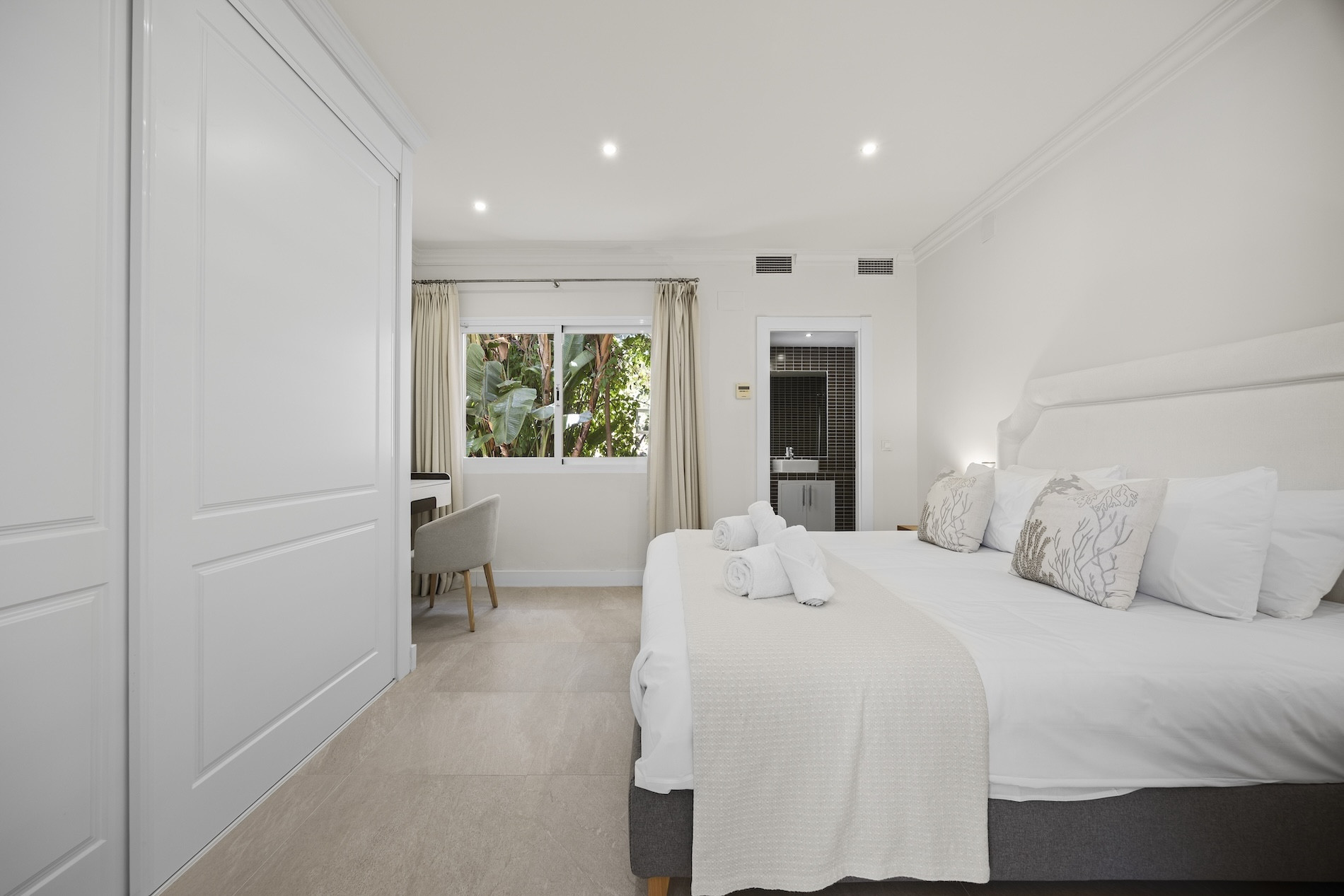  Image of Villa - 8 Bedrooms - 6 Bathrooms for sale in Malaga-Benahavis-Spain, Image 24
