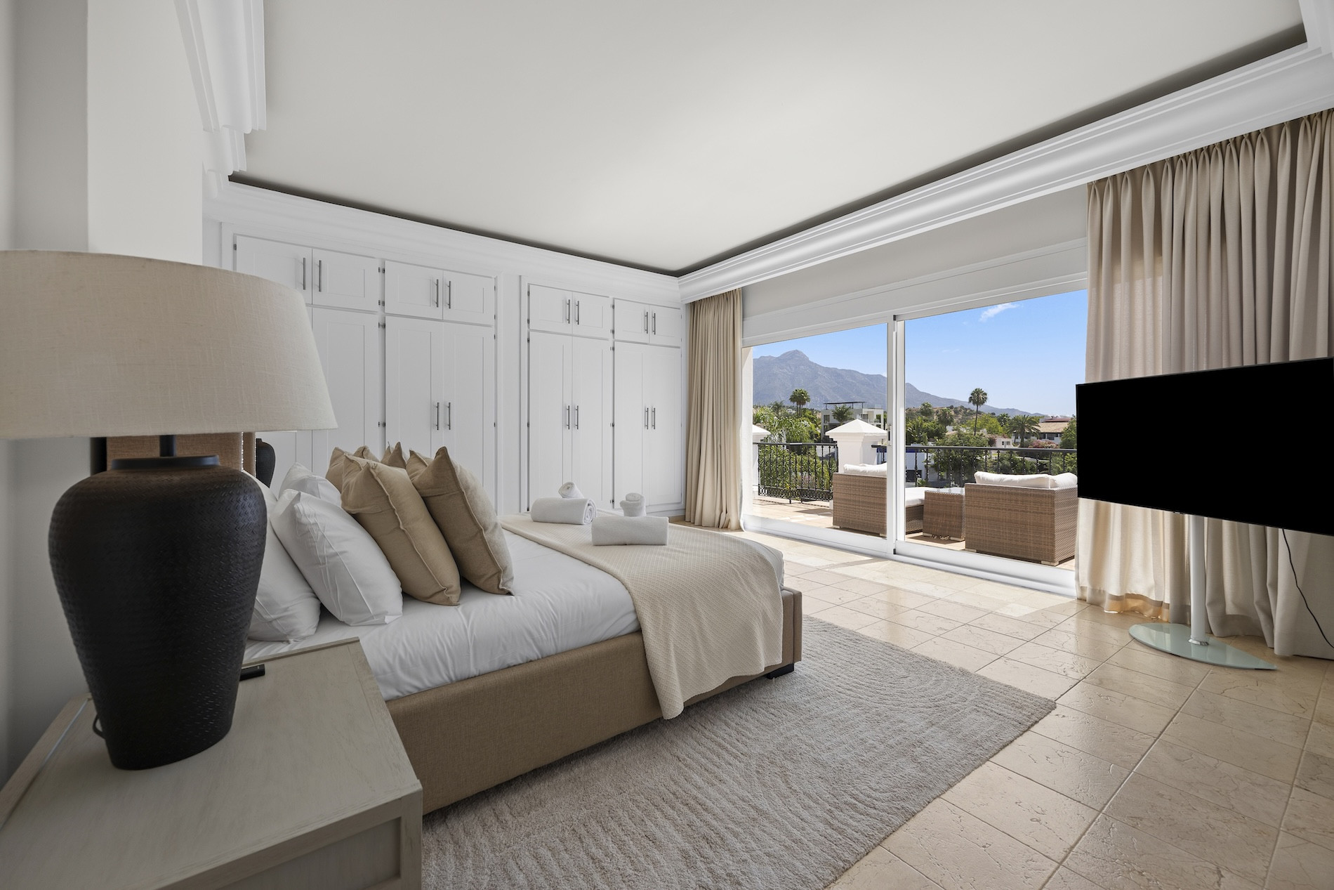 Image of Villa - 8 Bedrooms - 6 Bathrooms for Sale in Malaga-Benahavis-Spain, Image 5