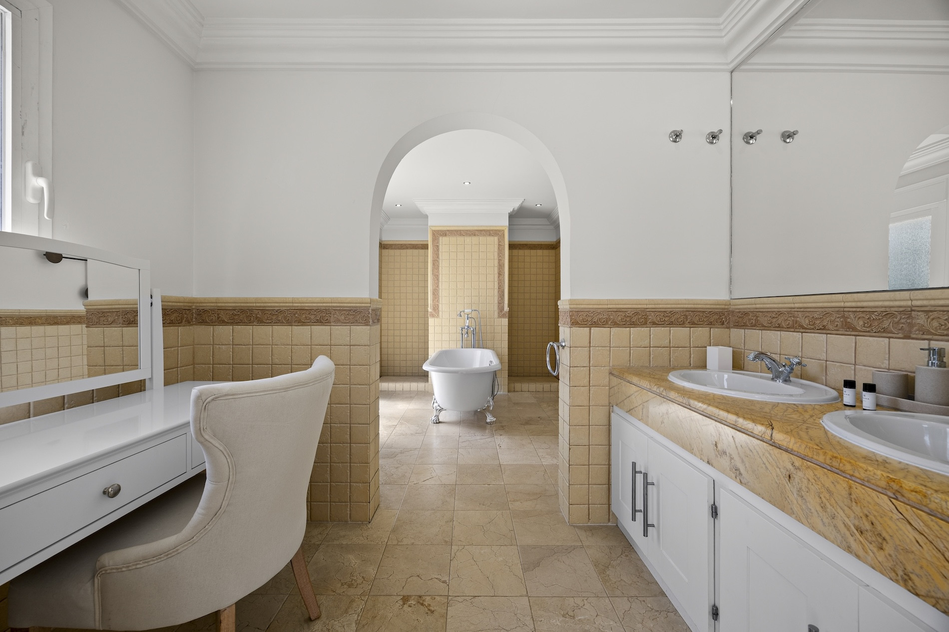  Image of Villa - 8 Bedrooms - 6 Bathrooms for sale in Malaga-Benahavis-Spain, Image 22