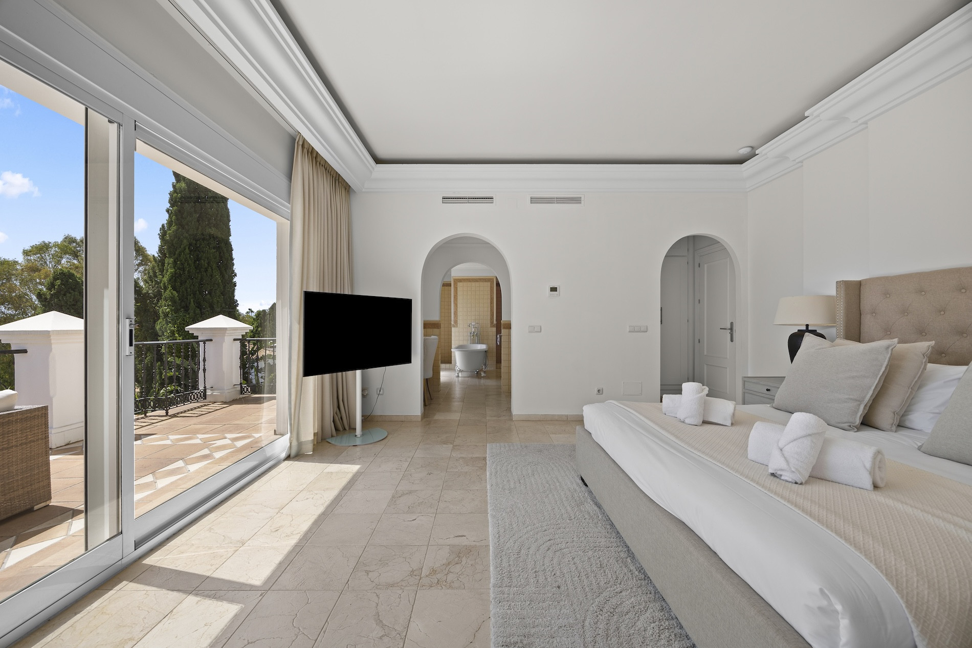  Image of Villa - 8 Bedrooms - 6 Bathrooms for sale in Malaga-Benahavis-Spain, Image 6