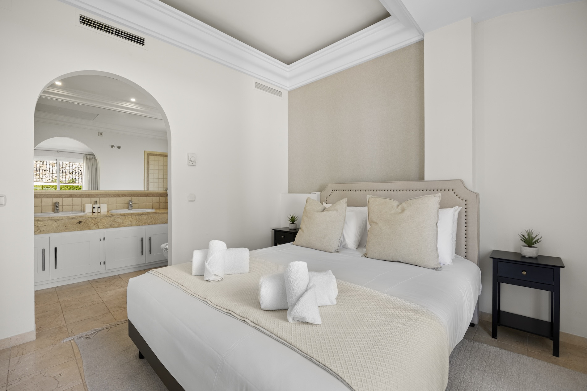  Image of Villa - 8 Bedrooms - 6 Bathrooms for sale in Malaga-Benahavis-Spain, Image 7