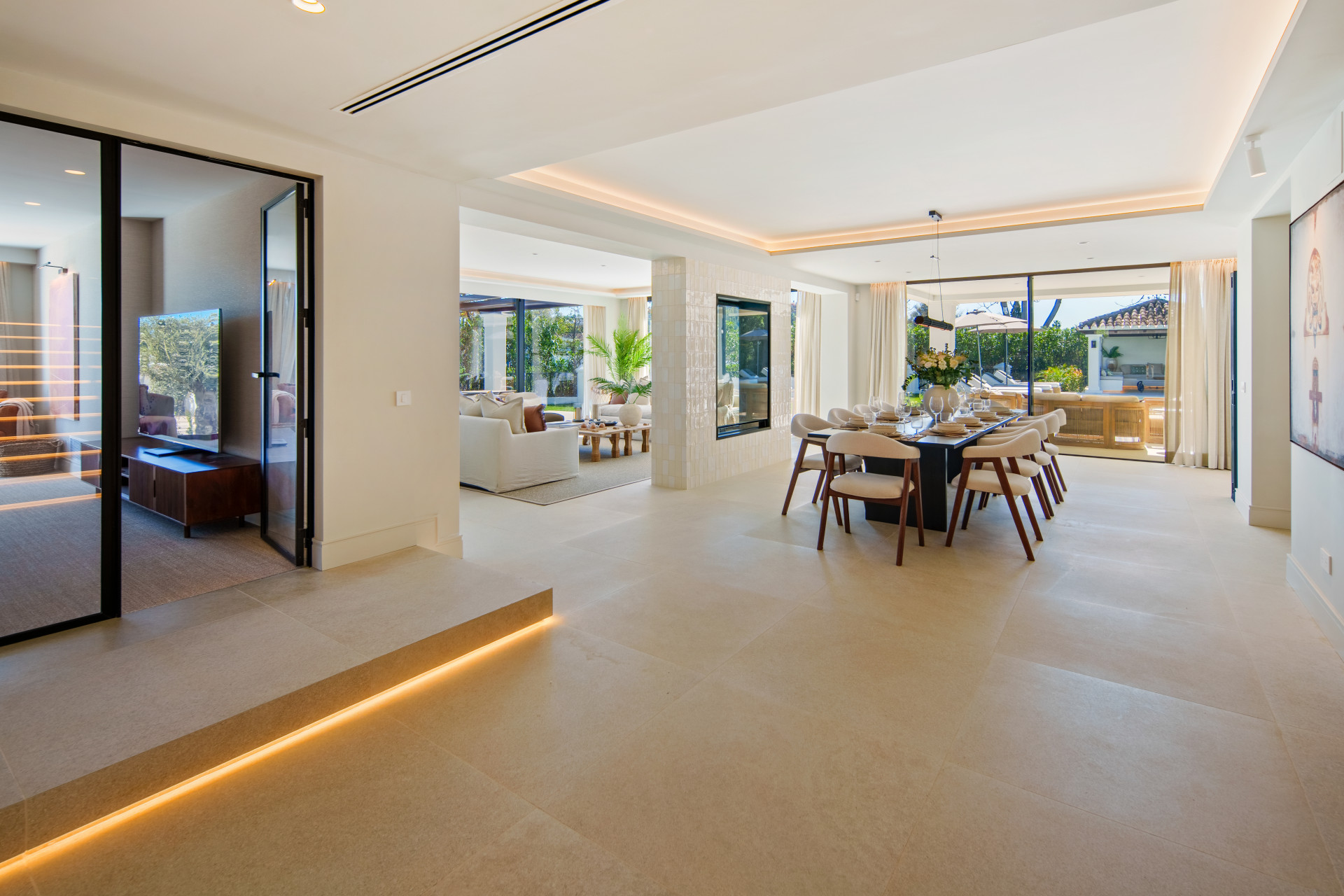  Image of Villa - 5 Bedrooms - 5 Bathrooms for sale in Malaga-Marbella-Spain, Image 9