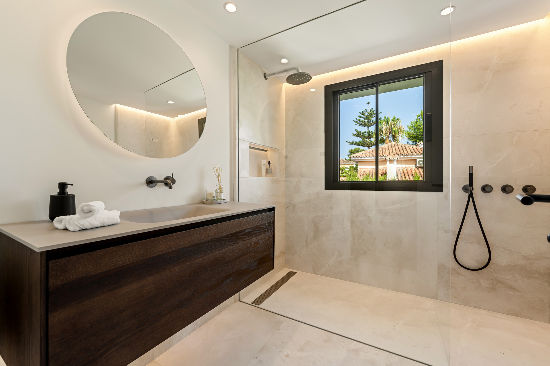  Image of Villa - 5 Bedrooms - 5 Bathrooms for sale in Malaga-Marbella-Spain, Image 6