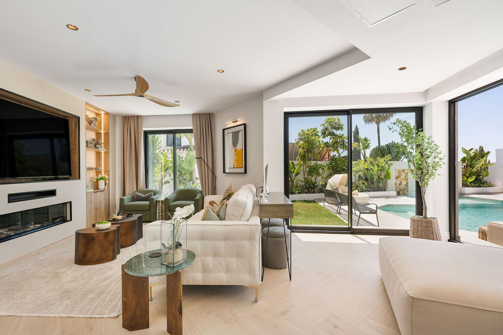  Image of Villa - 6 Bedrooms - 6 Bathrooms for sale in Malaga-Estepona-Spain, Image 8