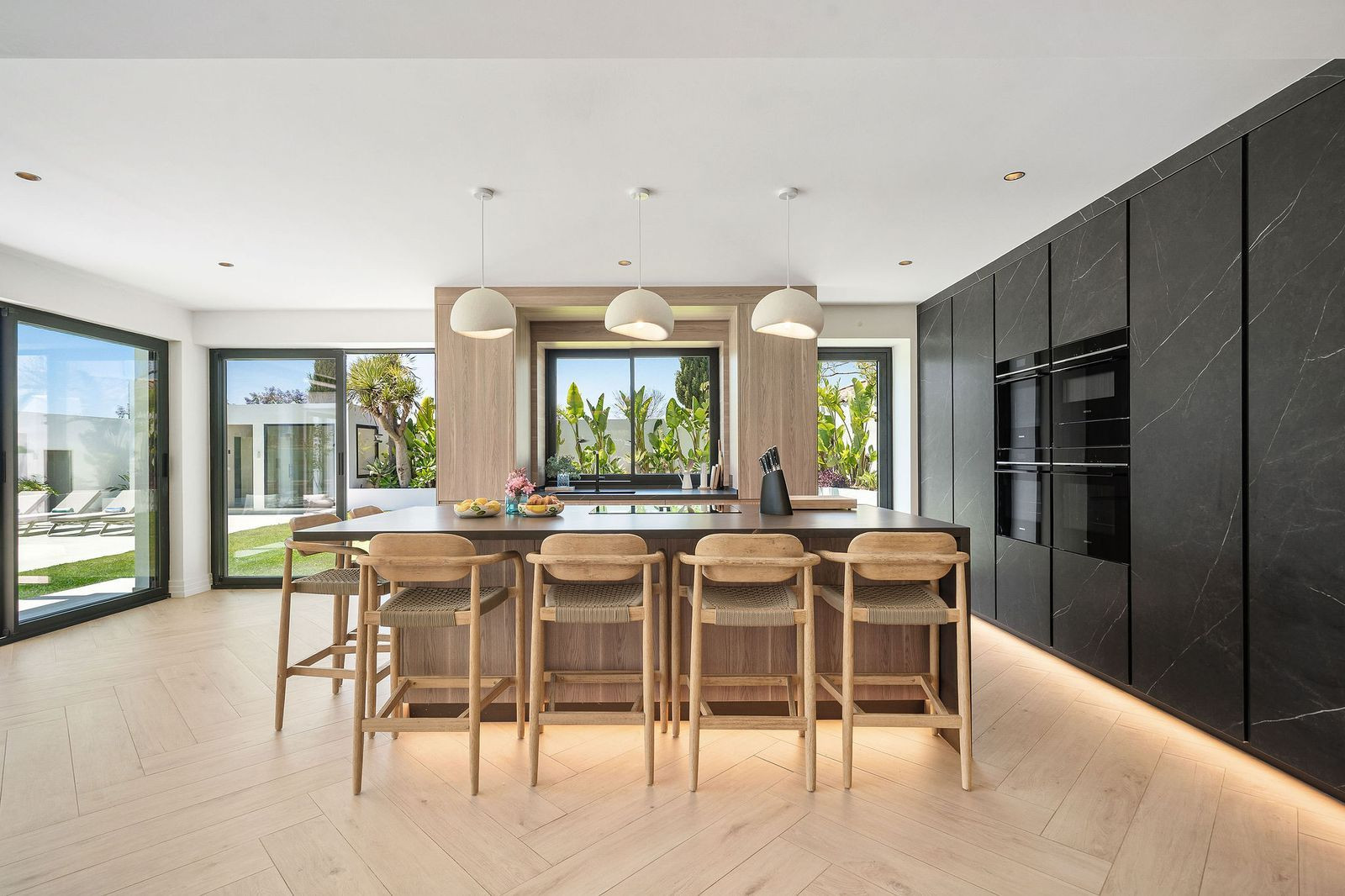 Image of Villa - 6 Bedrooms - 6 Bathrooms for Sale in Malaga-Estepona-Spain, Image 4