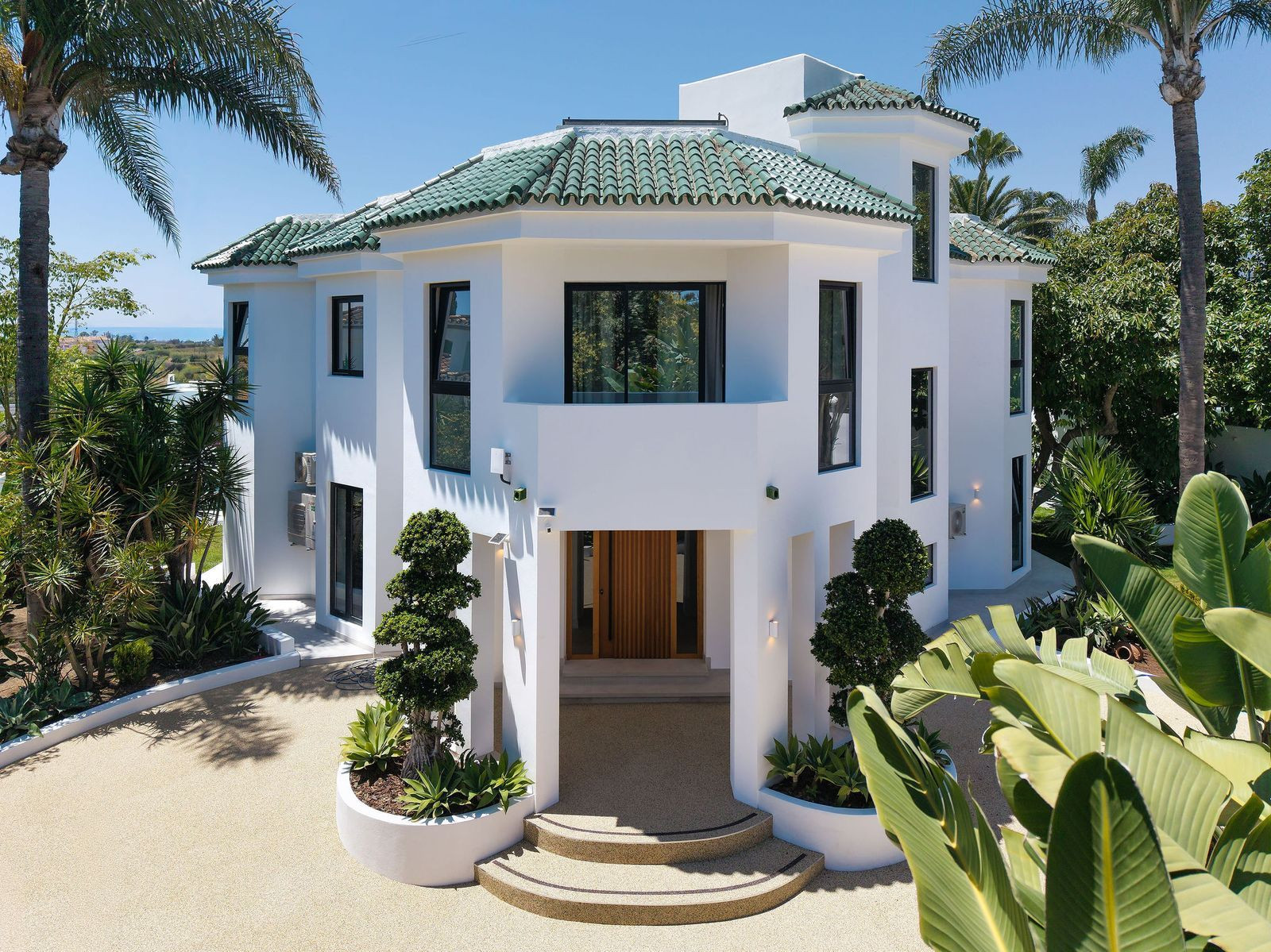 Image of Villa - 6 Bedrooms - 6 Bathrooms for Sale in Malaga-Estepona-Spain, Image 2