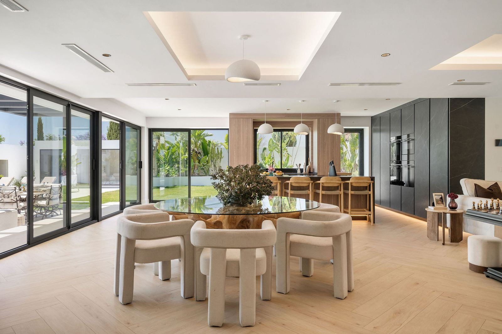  Image of Villa - 6 Bedrooms - 6 Bathrooms for sale in Malaga-Estepona-Spain, Image 6