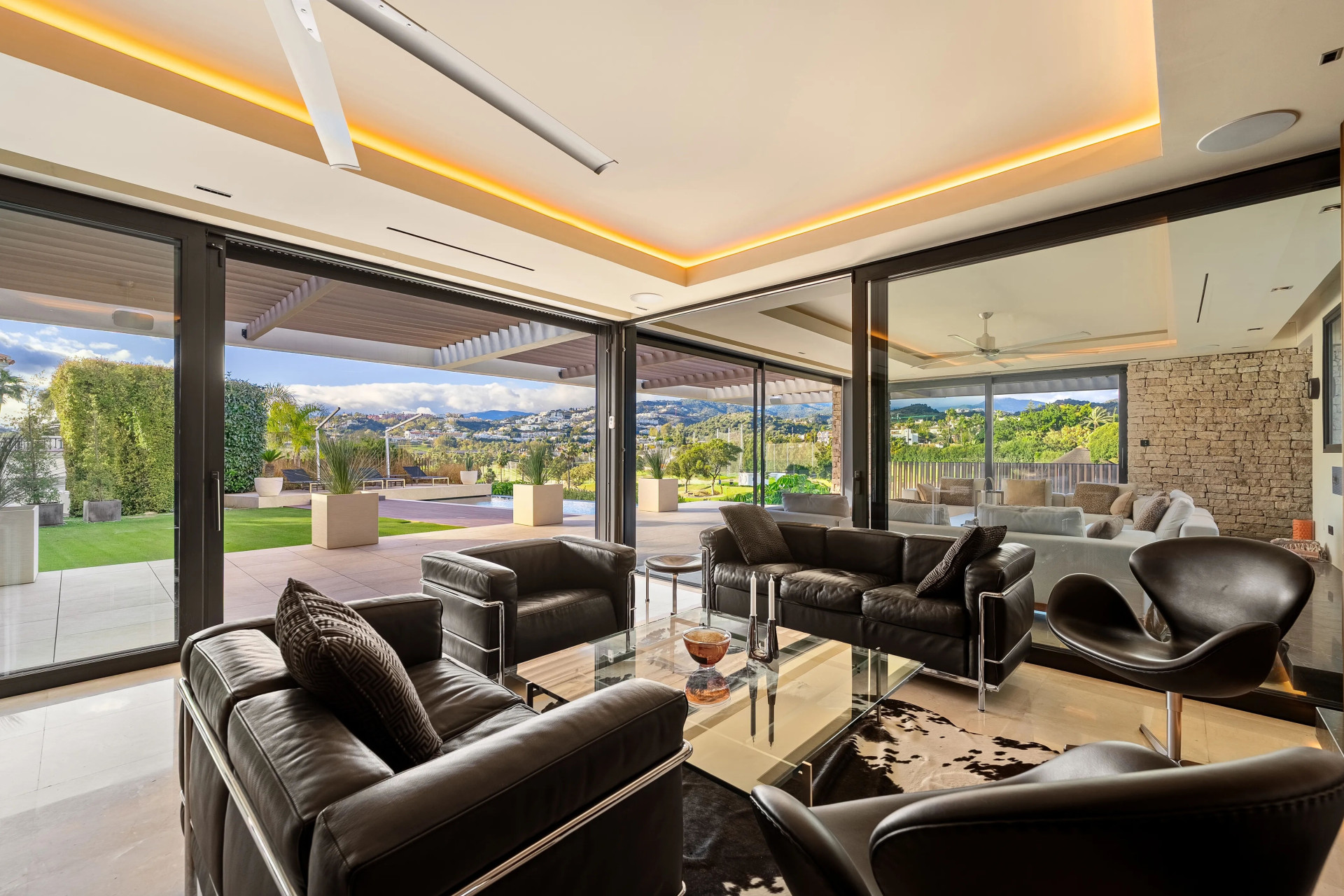 Image of Villa - 7 Bedrooms - 6 Bathrooms for Sale in Malaga-Marbella-Spain, Image 5