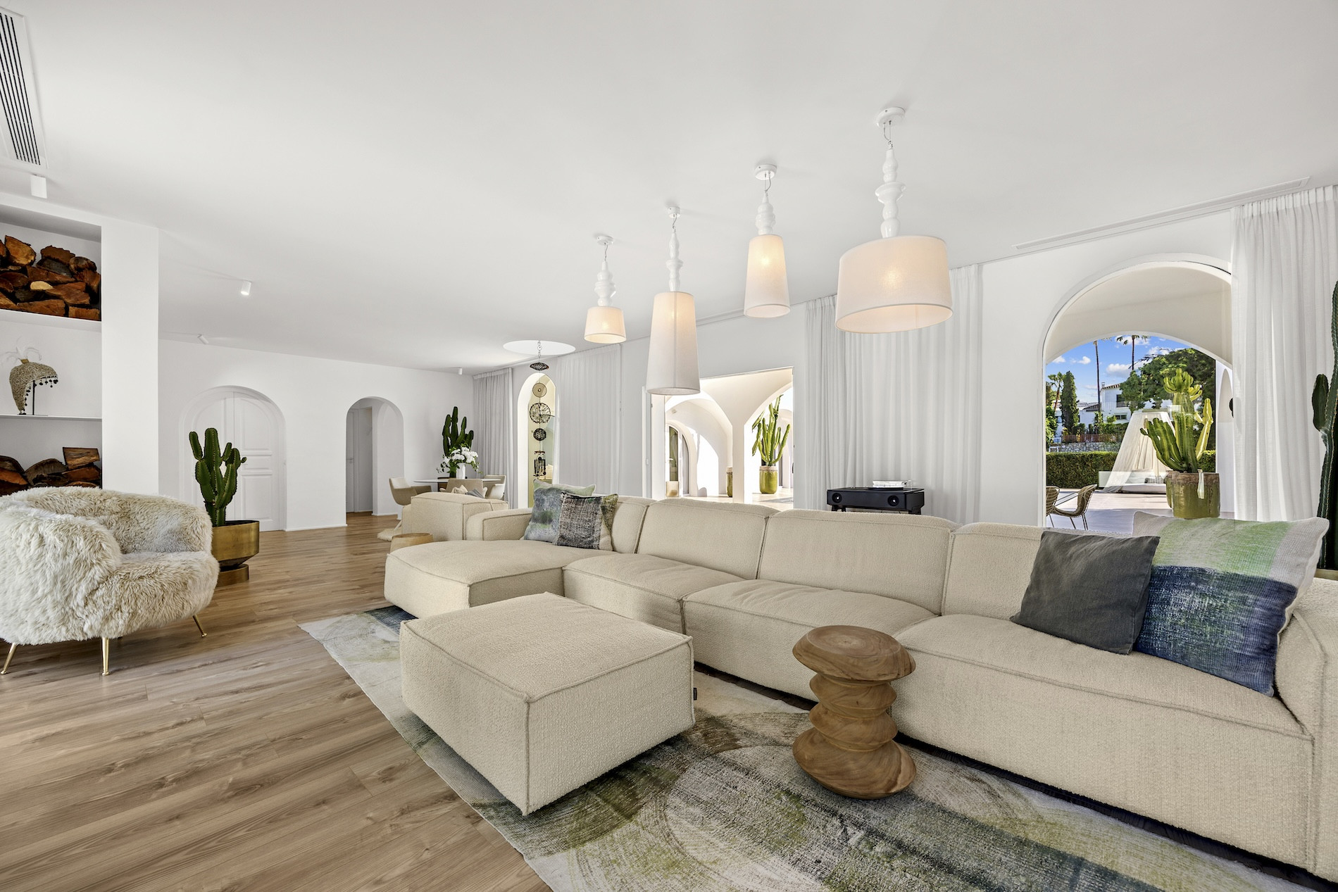 Image of Villa - 5 Bedrooms - 4 Bathrooms for Sale in Malaga-San Pedro de Alcantara-Spain, Image 4