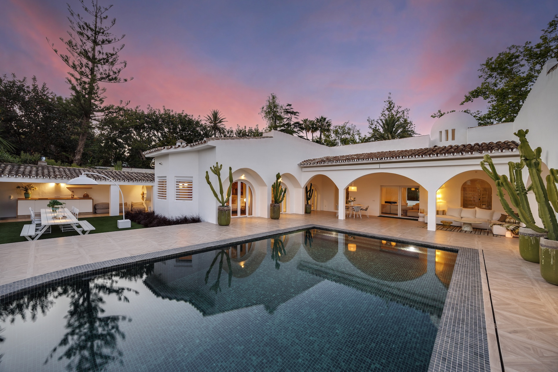Image of Villa - 5 Bedrooms - 4 Bathrooms for Sale in Malaga-San Pedro de Alcantara-Spain, Image 1