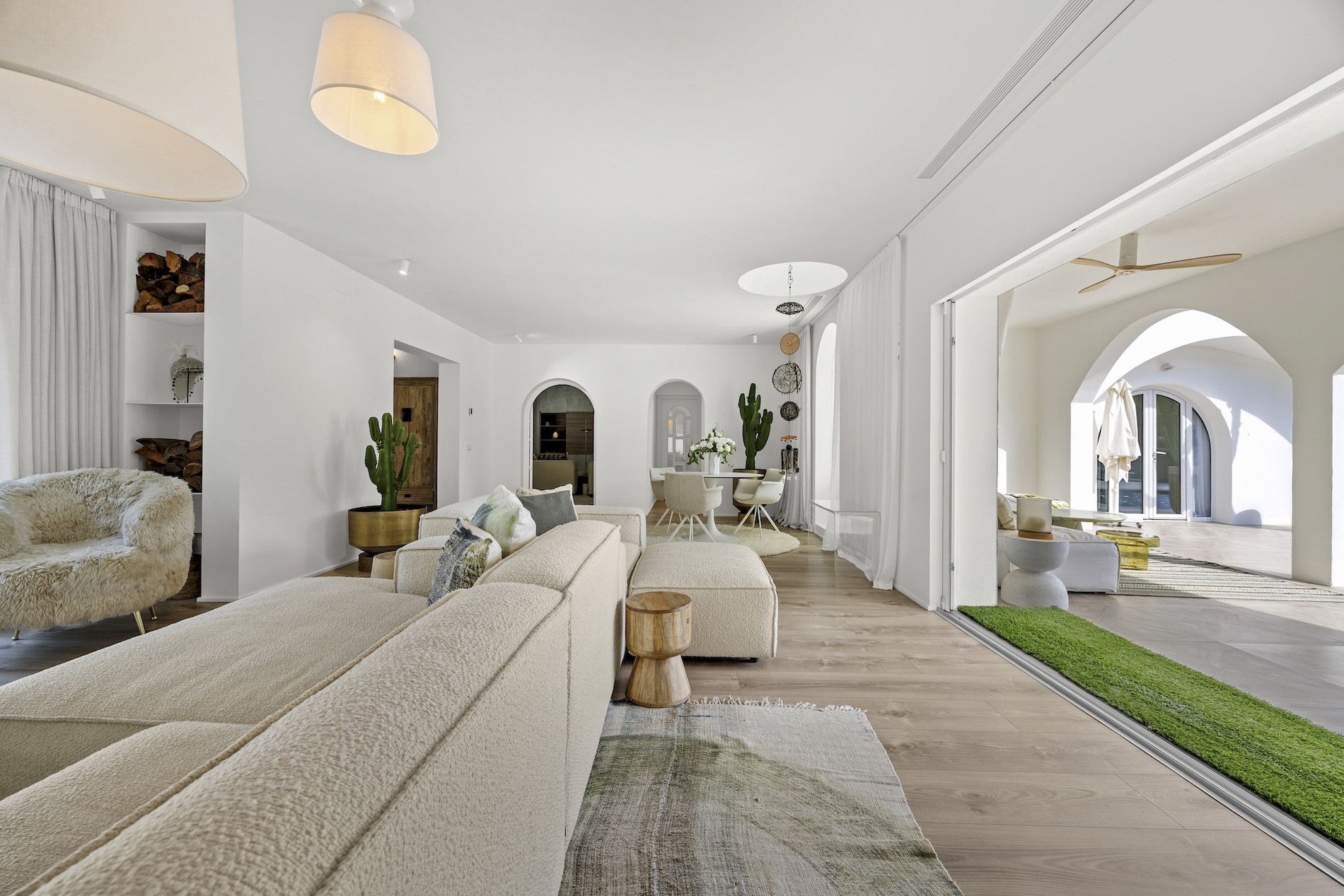  Image of Villa - 5 Bedrooms - 4 Bathrooms for sale in Malaga-San Pedro de Alcantara-Spain, Image 6