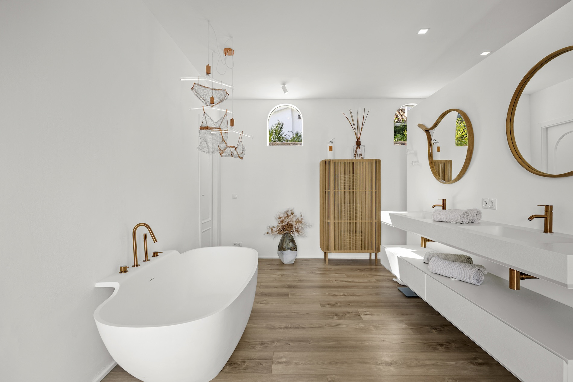  Image of Villa - 5 Bedrooms - 4 Bathrooms for sale in Malaga-San Pedro de Alcantara-Spain, Image 18
