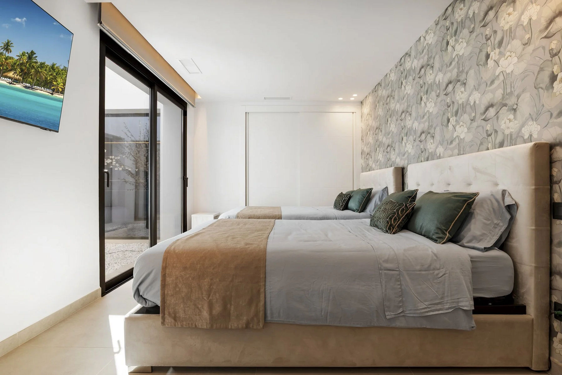  Image of Villa - 4 Bedrooms - 5 Bathrooms for sale in Malaga-Benahavis-Spain, Image 32
