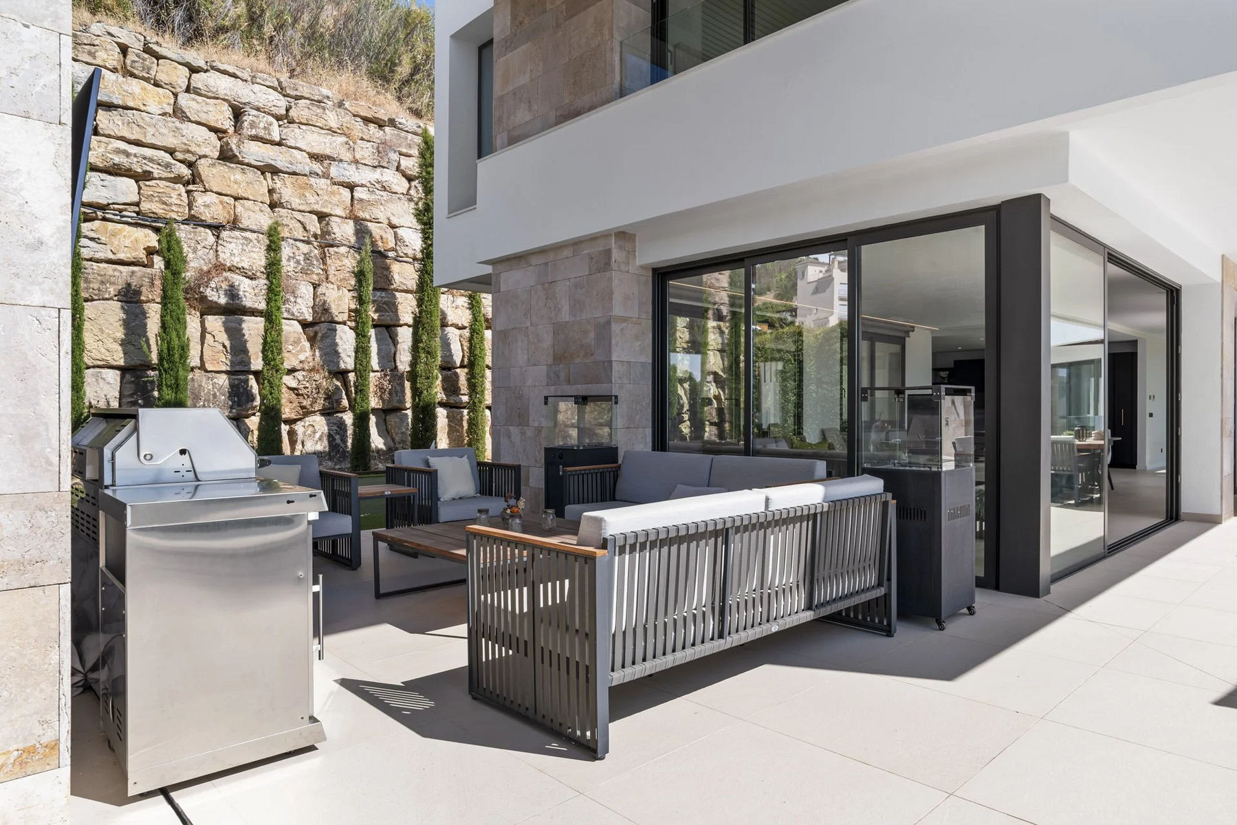  Image of Villa - 4 Bedrooms - 5 Bathrooms for sale in Malaga-Benahavis-Spain, Image 9