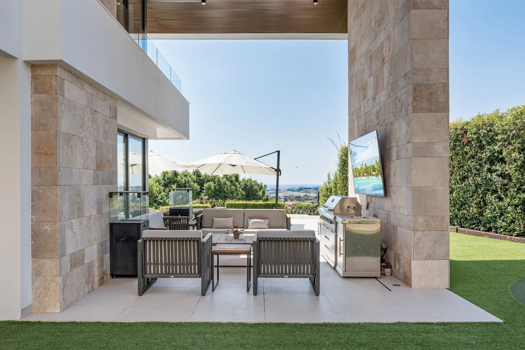  Image of Villa - 4 Bedrooms - 5 Bathrooms for sale in Malaga-Benahavis-Spain, Image 8